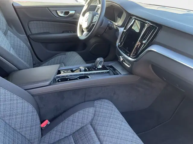 Volvo S60 view 12