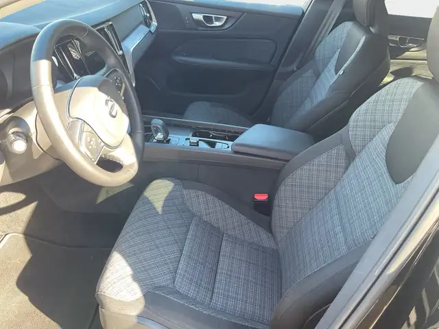 Volvo S60 view 8