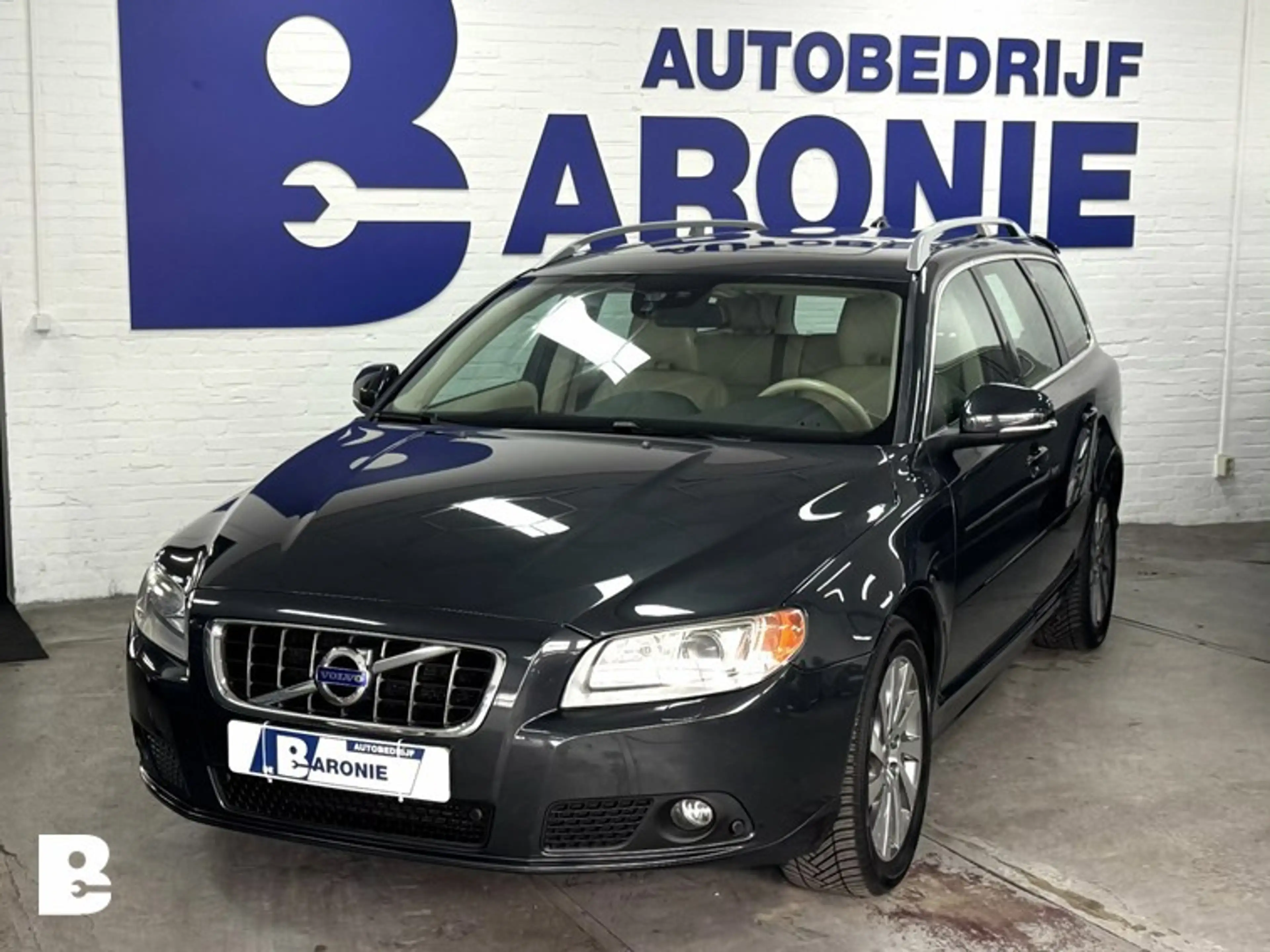 Volvo V70 1.6 T4 Limited Edition — photo 2