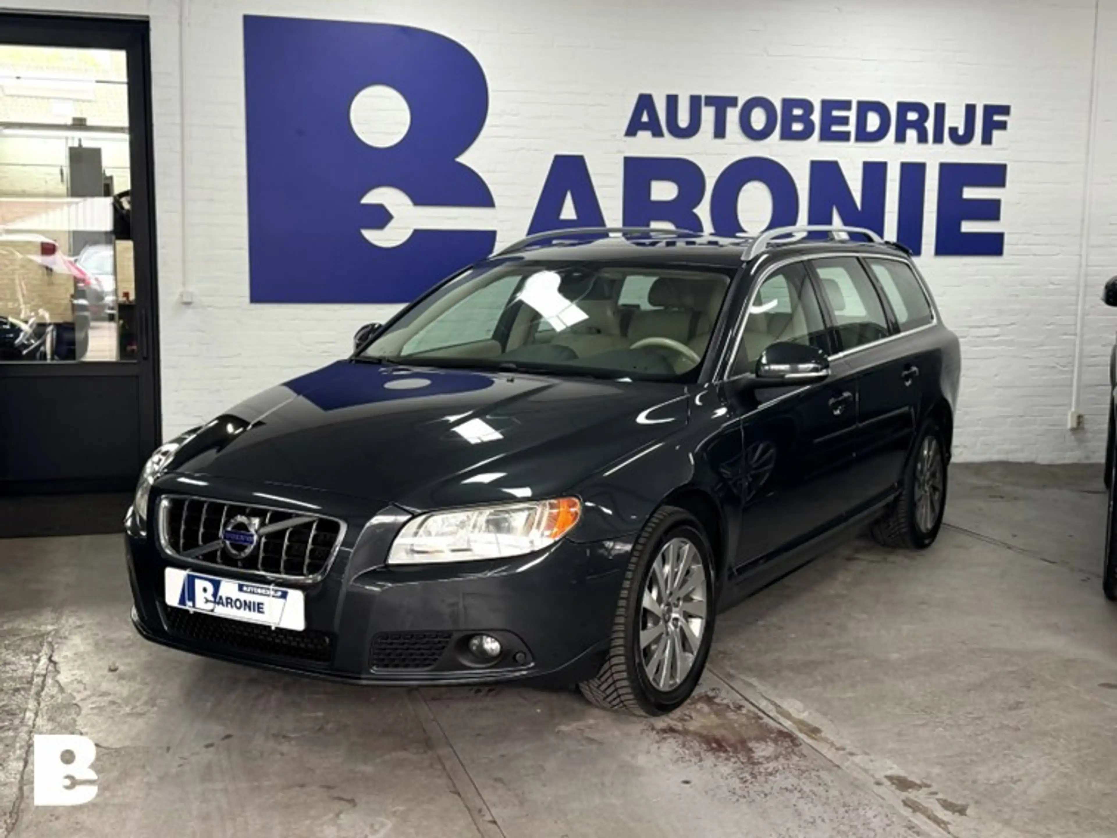 Volvo V70 1.6 T4 Limited Edition — photo 3