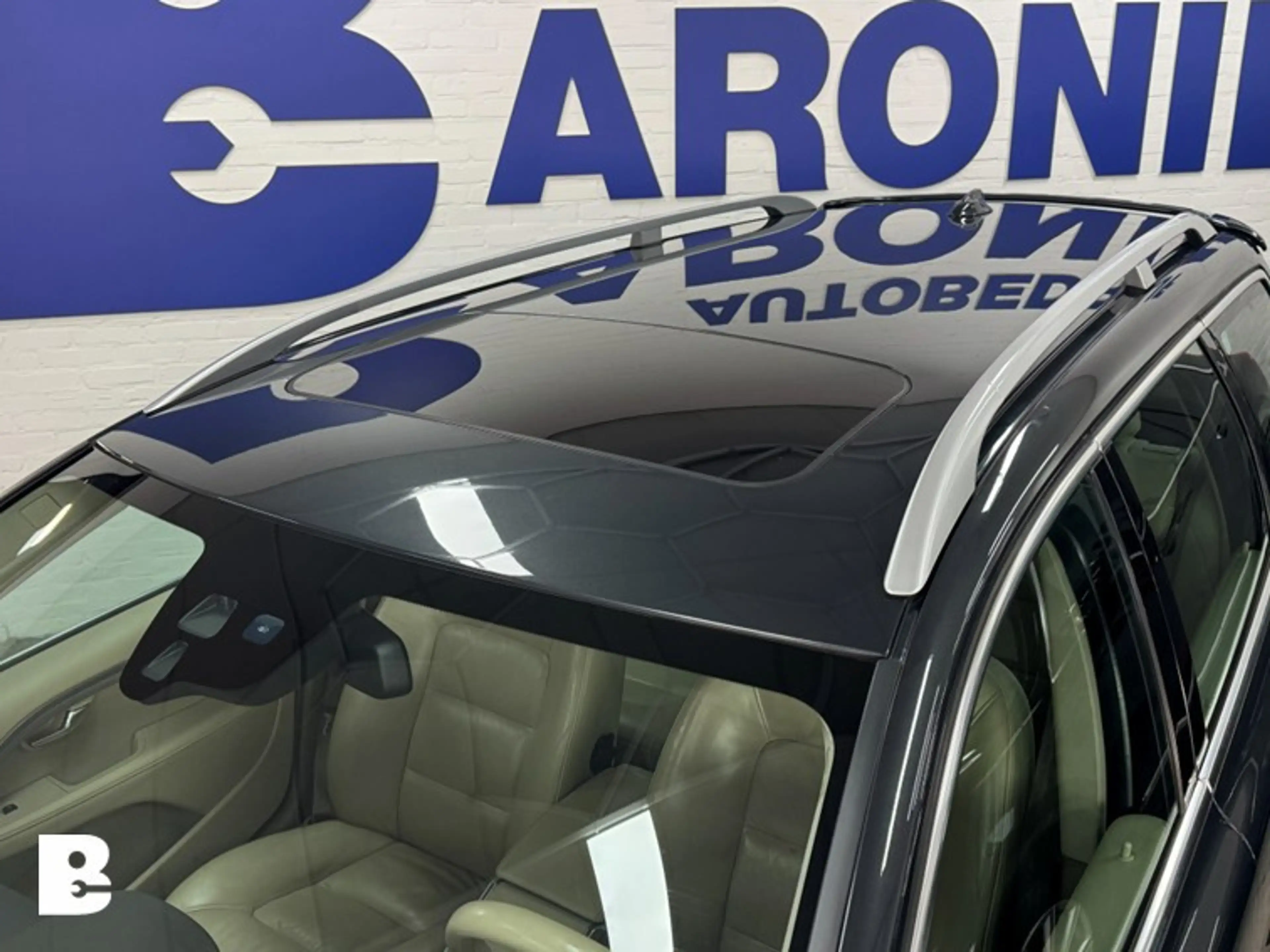 Volvo V70 1.6 T4 Limited Edition — photo 11