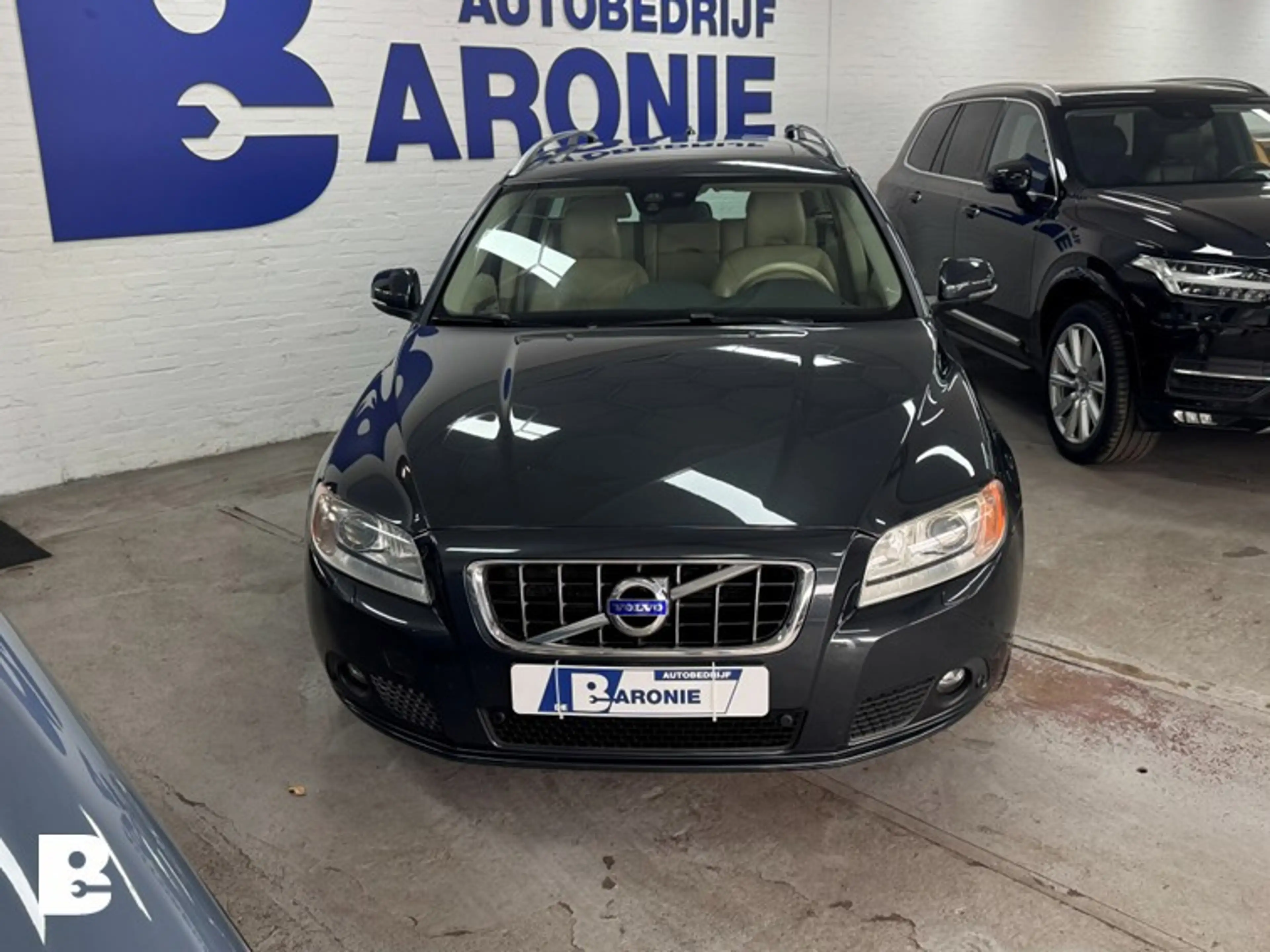 Volvo V70 1.6 T4 Limited Edition — photo 6