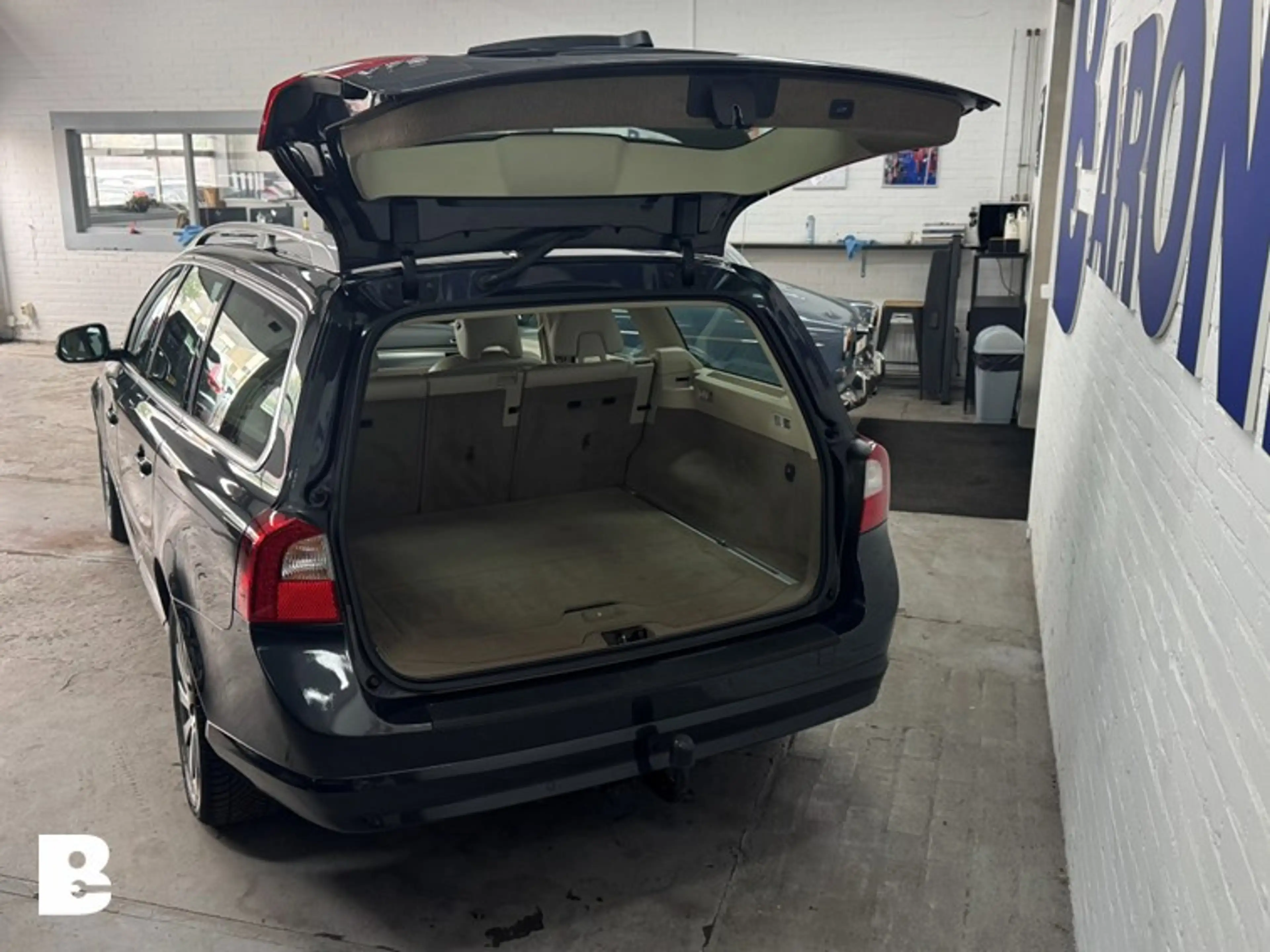 Volvo V70 1.6 T4 Limited Edition — photo 15
