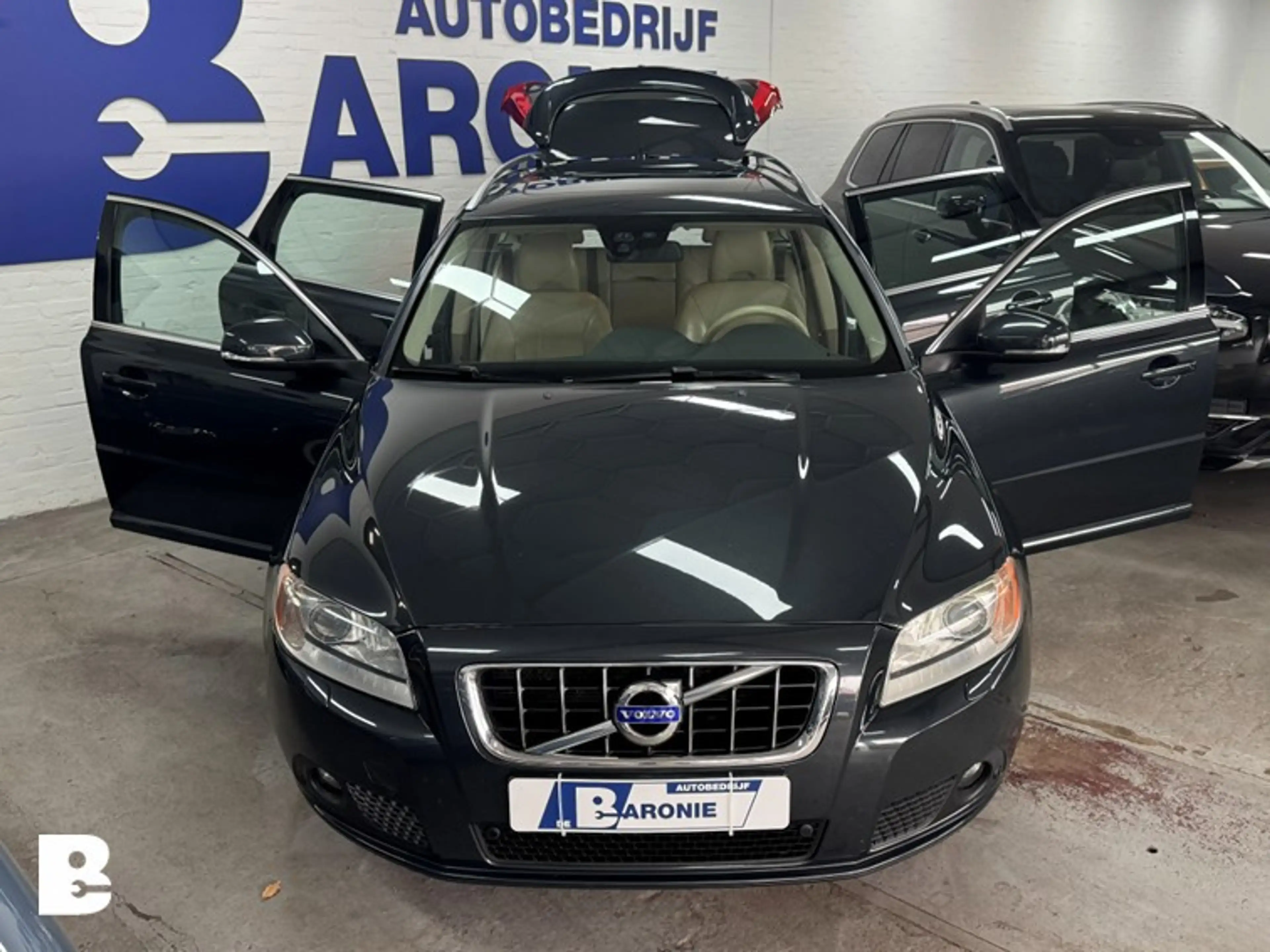 Volvo V70 1.6 T4 Limited Edition — photo 14
