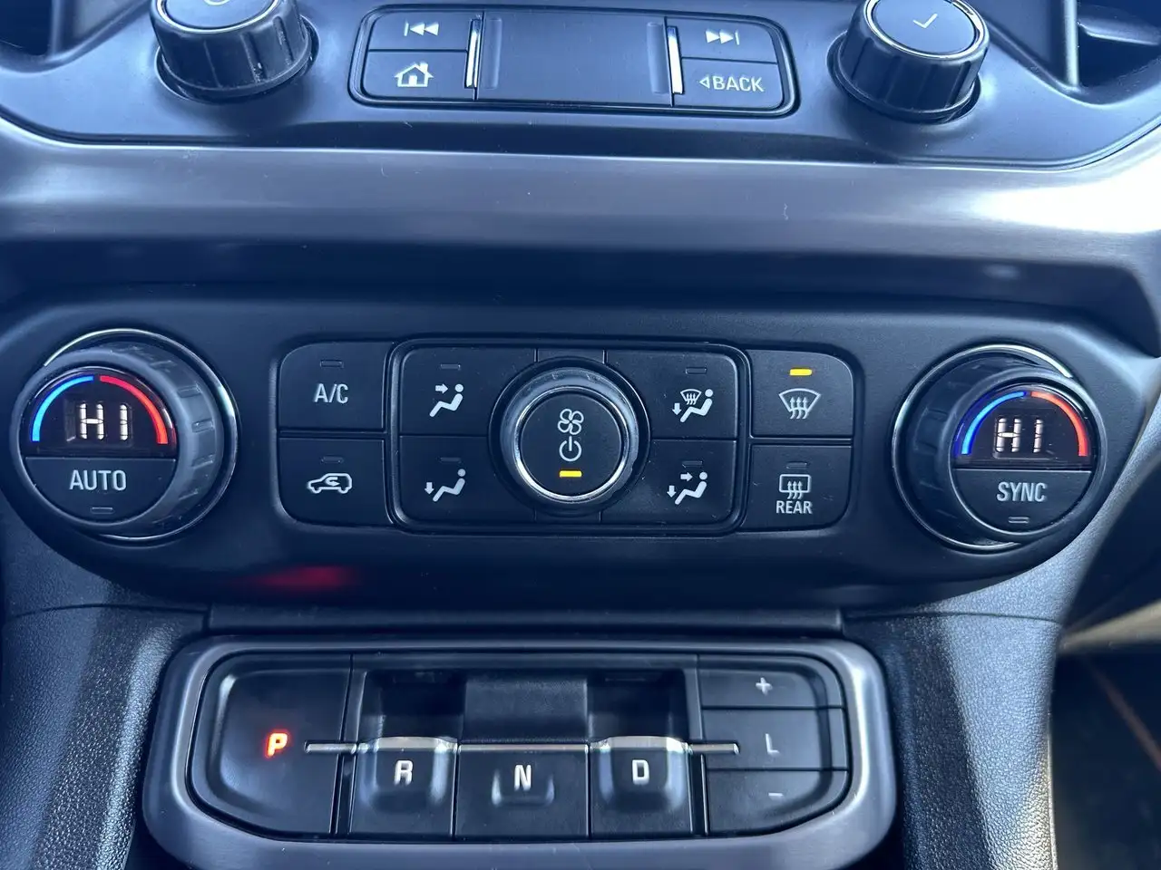 GMC Acadia снимка GMC Acadia