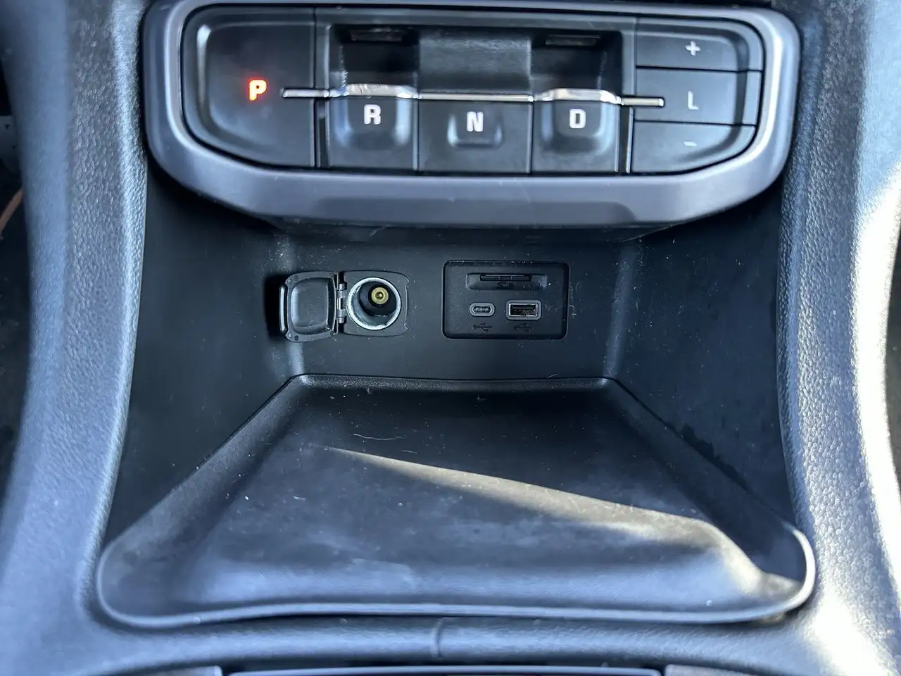 GMC Acadia снимка GMC Acadia