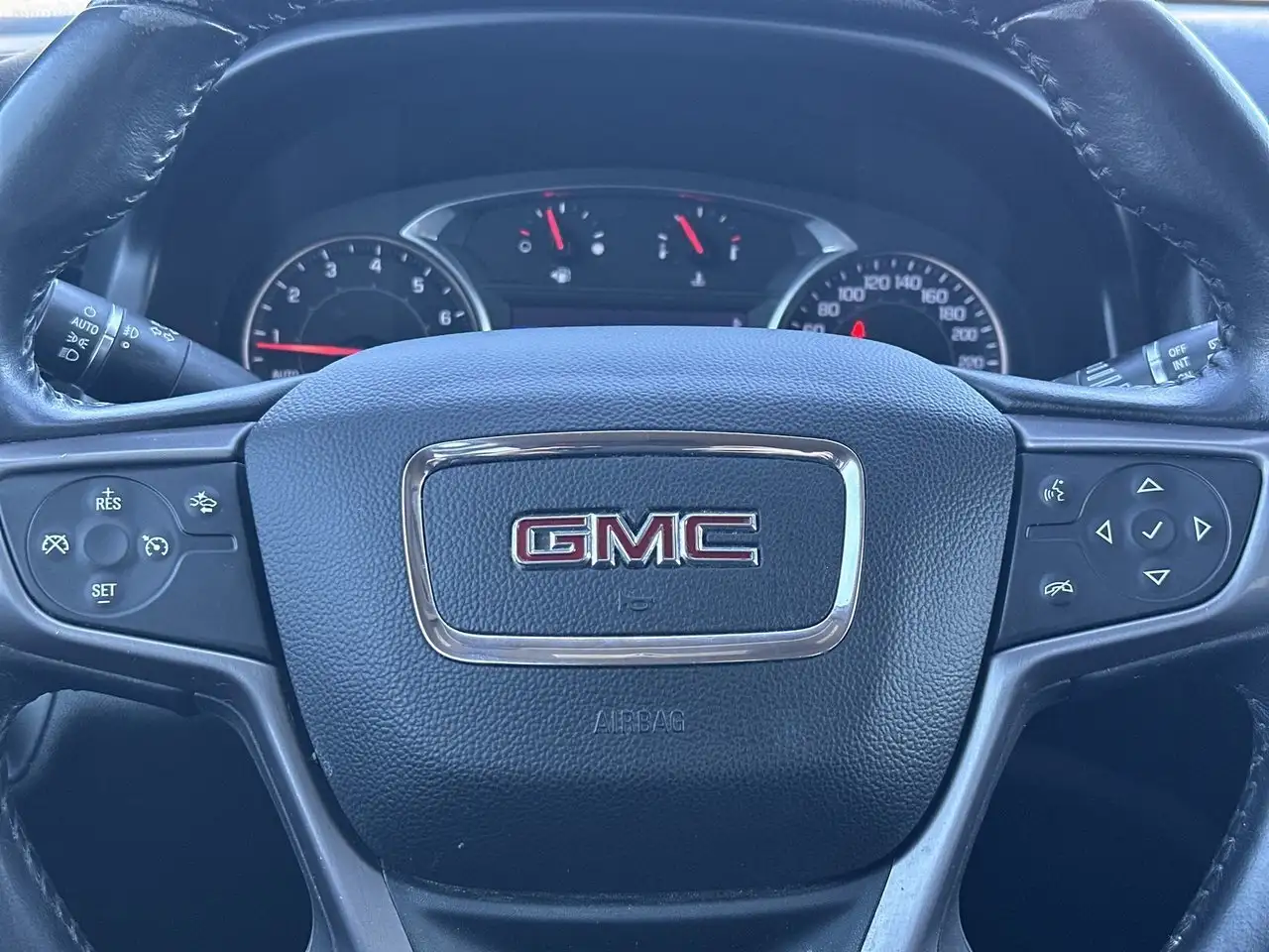 GMC Acadia снимка GMC Acadia
