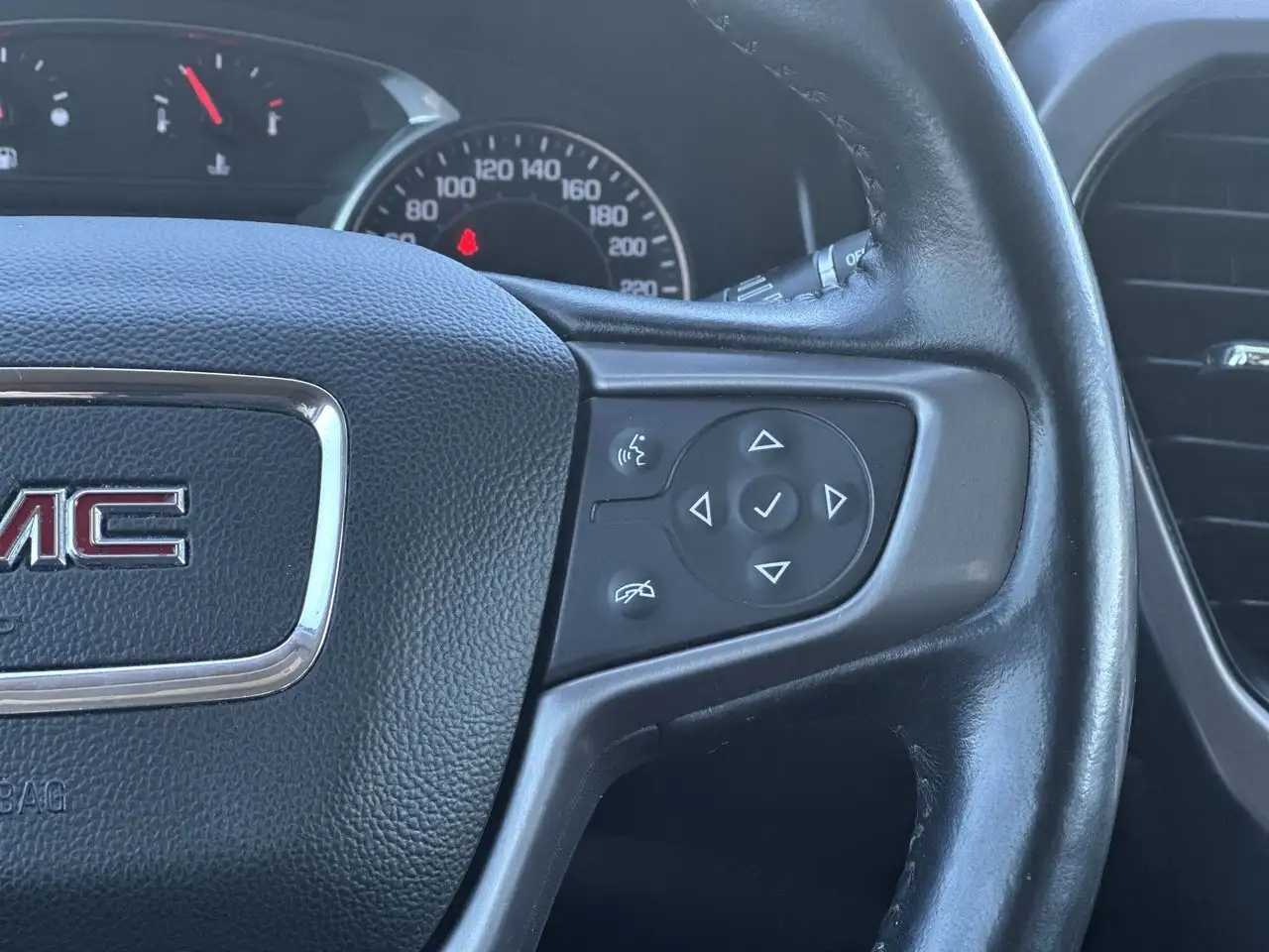 GMC Acadia снимка GMC Acadia