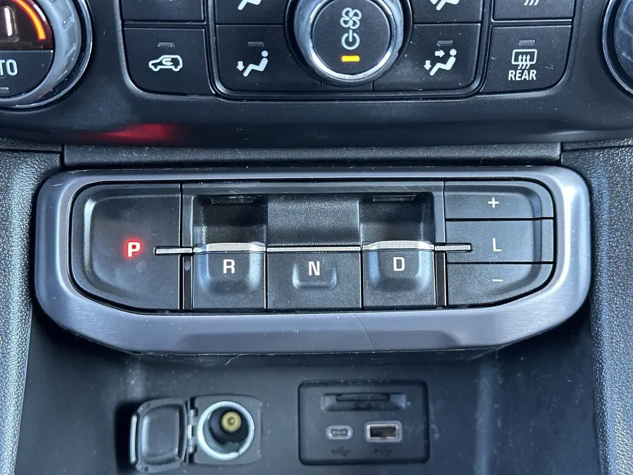 GMC Acadia снимка GMC Acadia