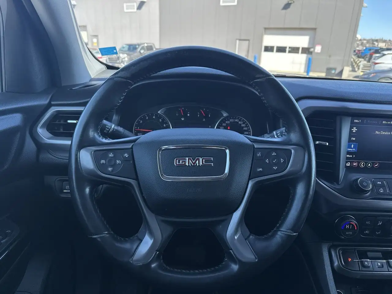 GMC Acadia снимка GMC Acadia
