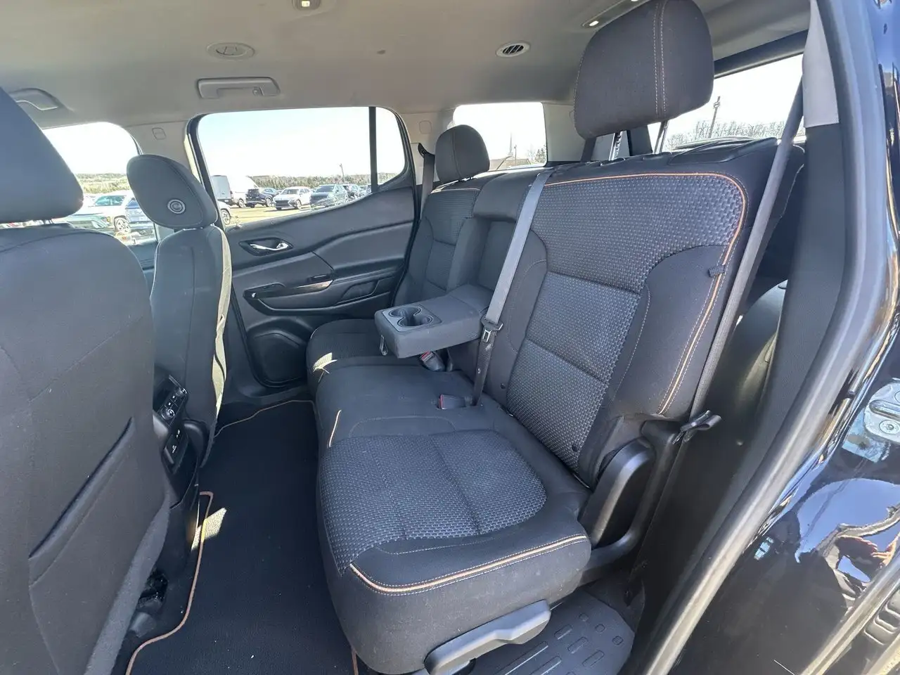 GMC Acadia снимка GMC Acadia