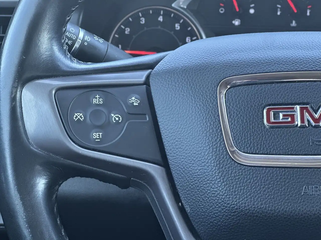 GMC Acadia снимка GMC Acadia