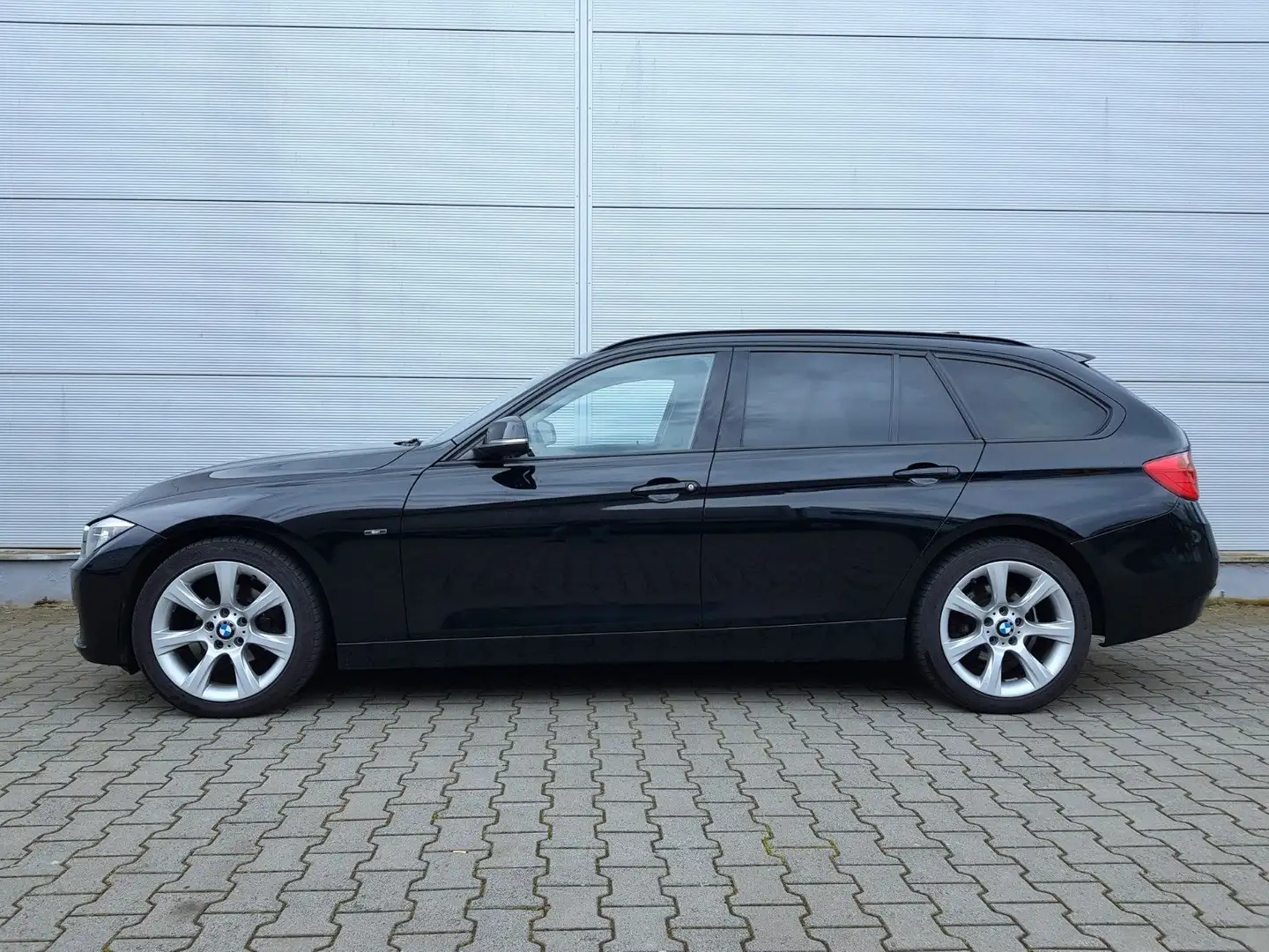 BMW 316 i Touring Sport Line Black - 1