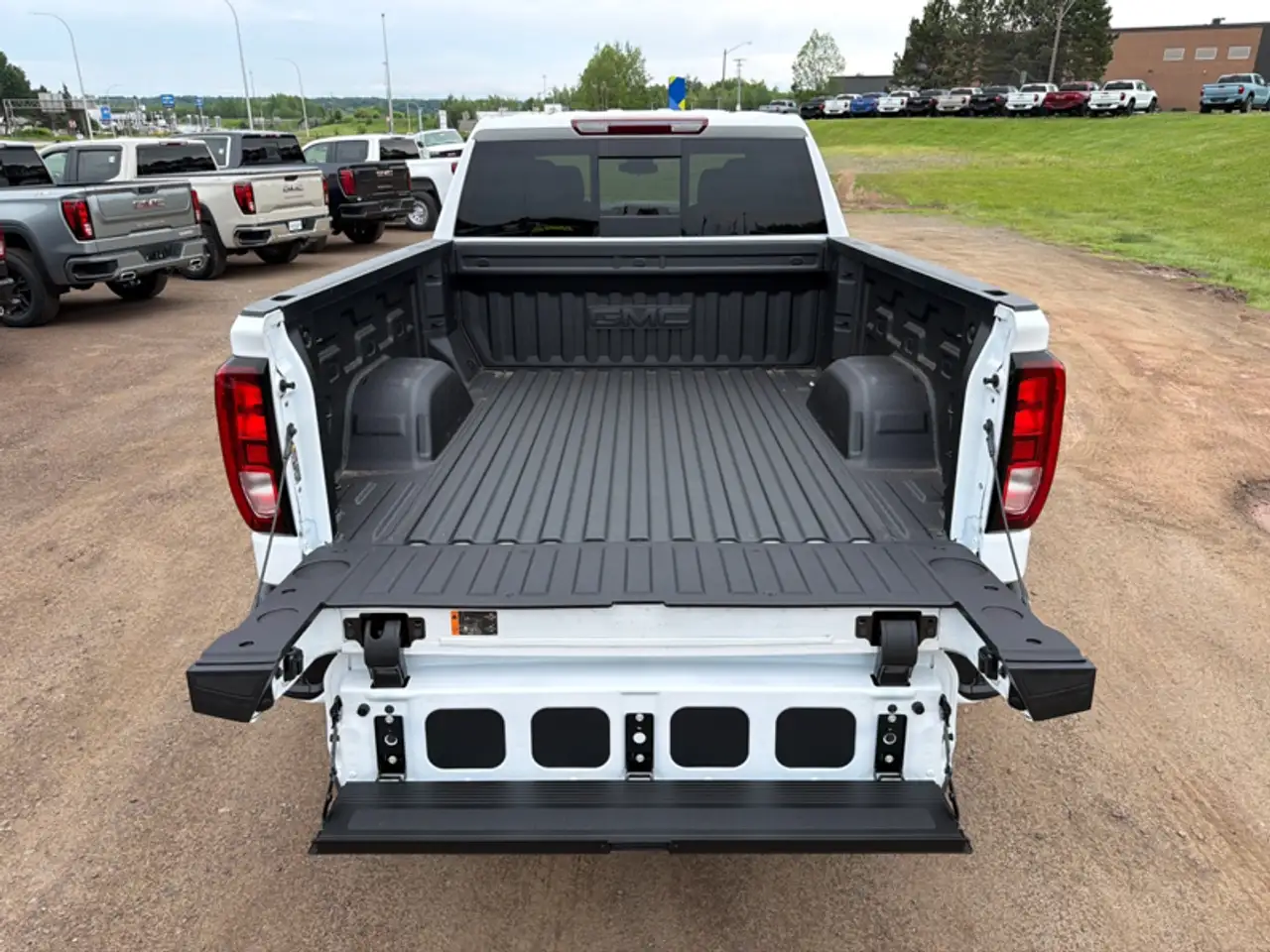 GMC Sierra 1500 photo GMC Sierra 1500