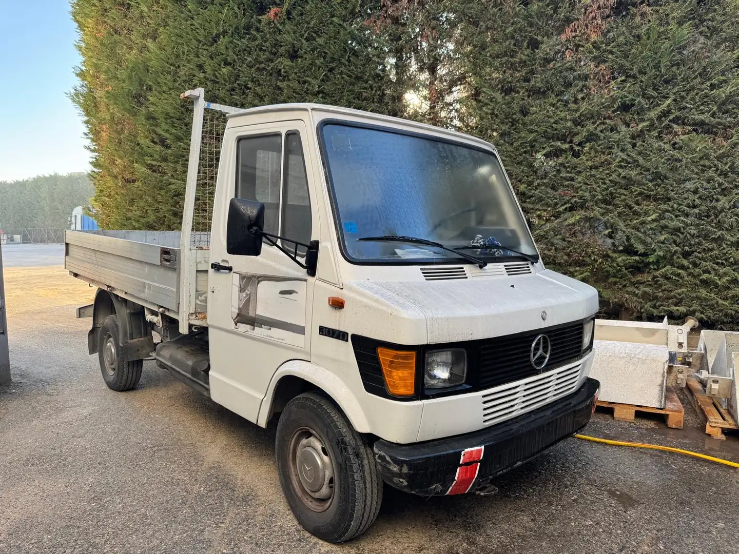 Mercedes-Benz 308 307 D Weiß - 1