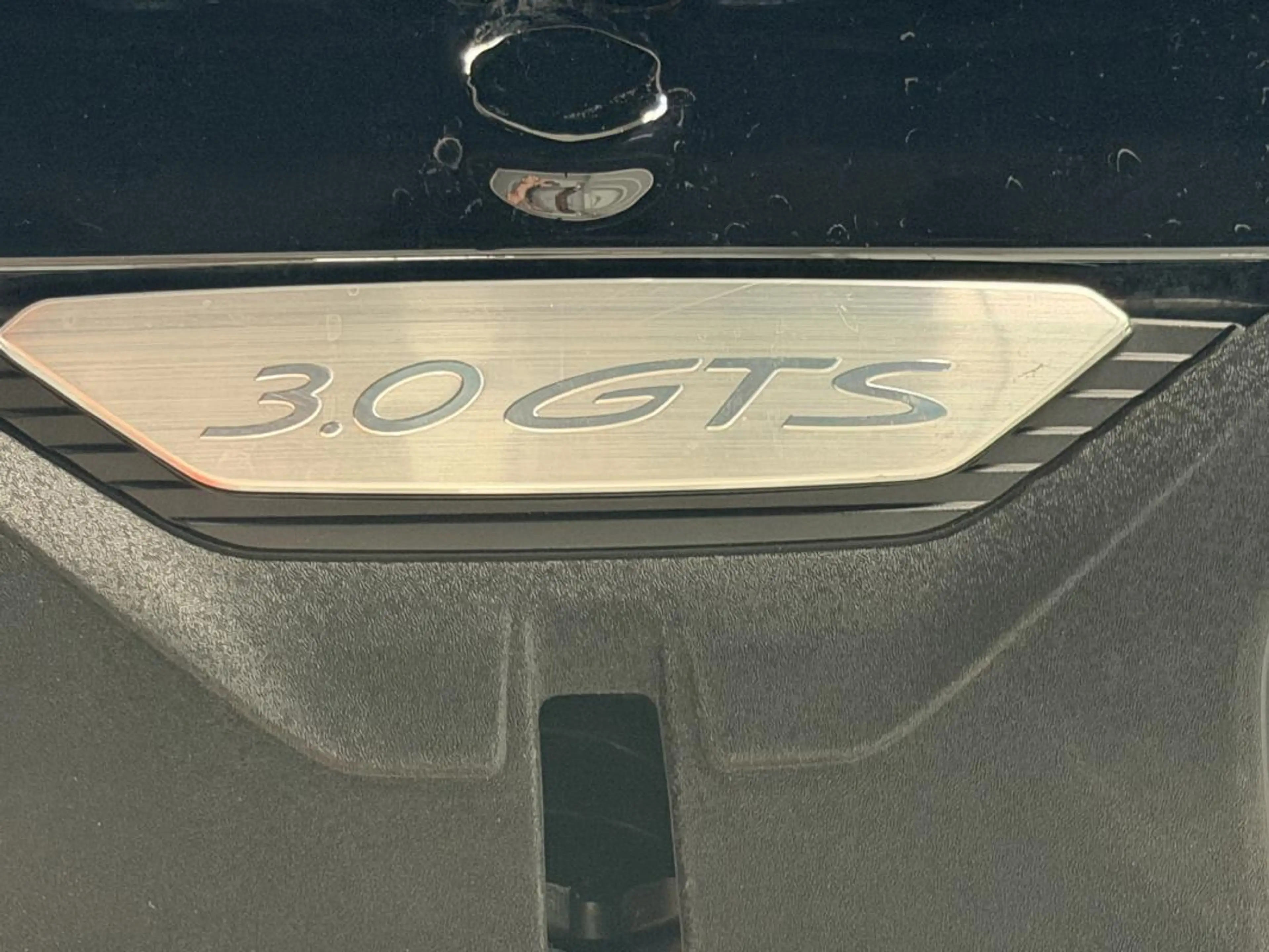 Porsche 911 Carrera 4 GTS — photo 27