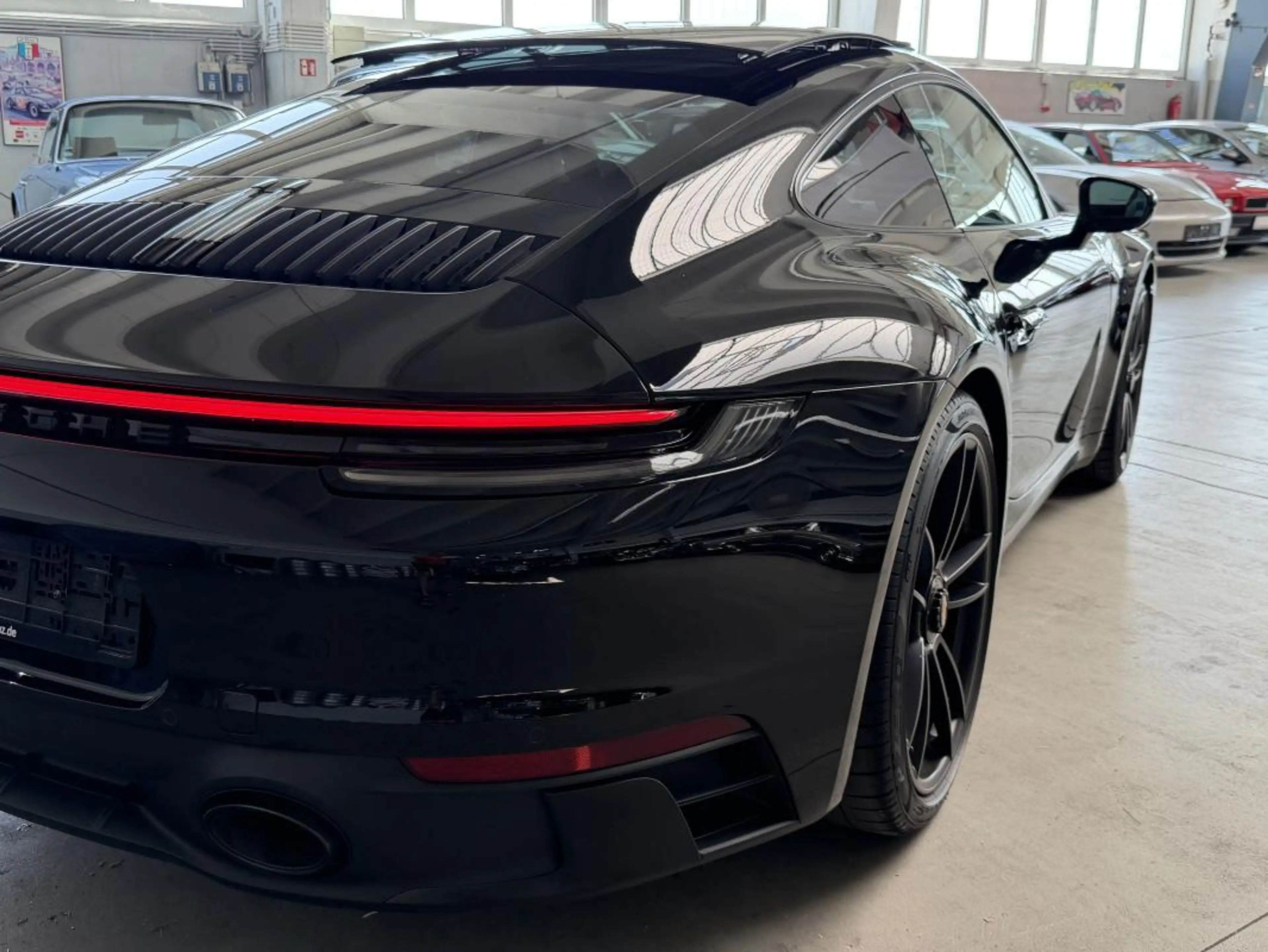 Porsche 911 Carrera 4 GTS — photo 10