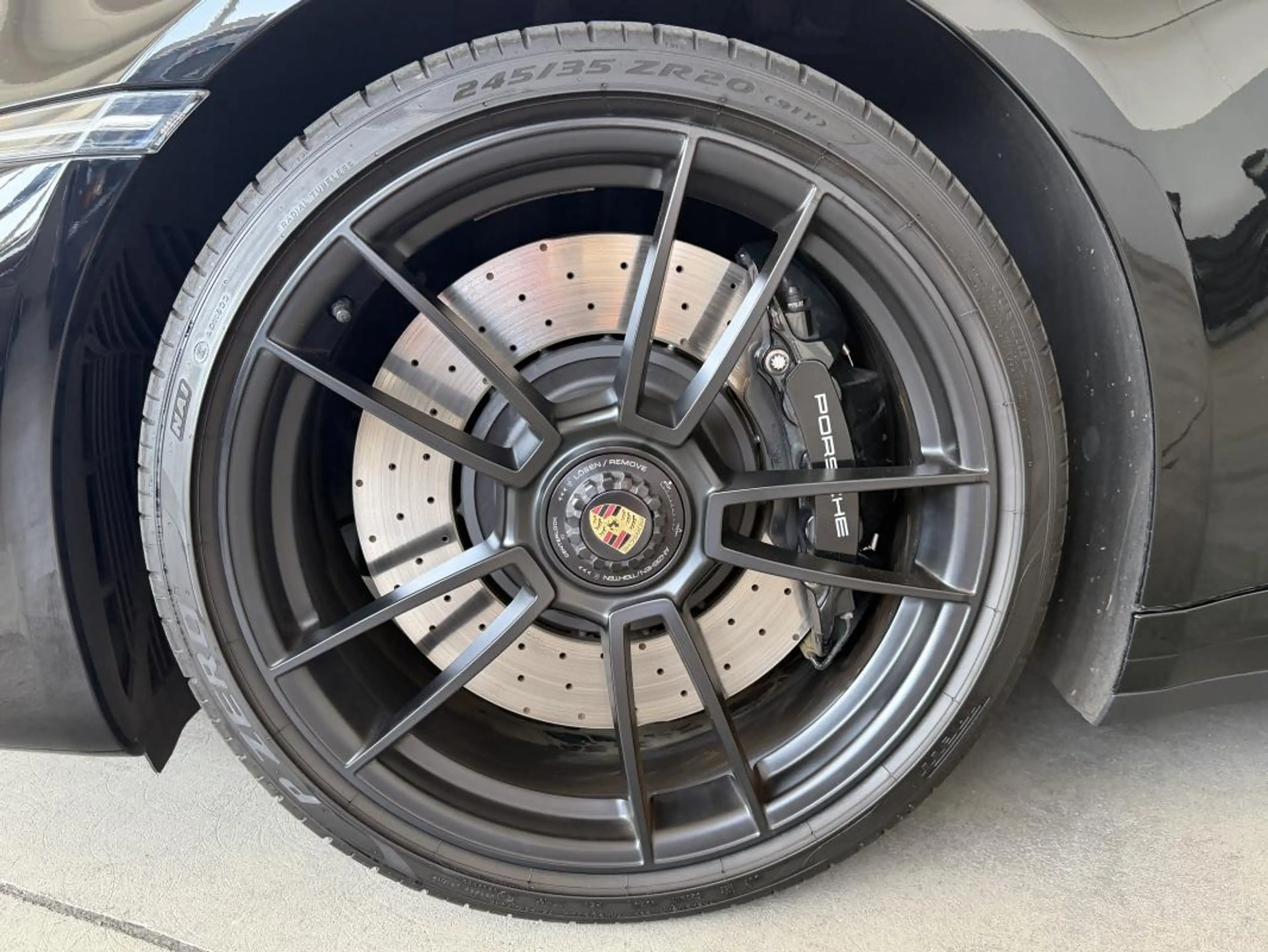 Porsche 911 Carrera 4 GTS — photo 32