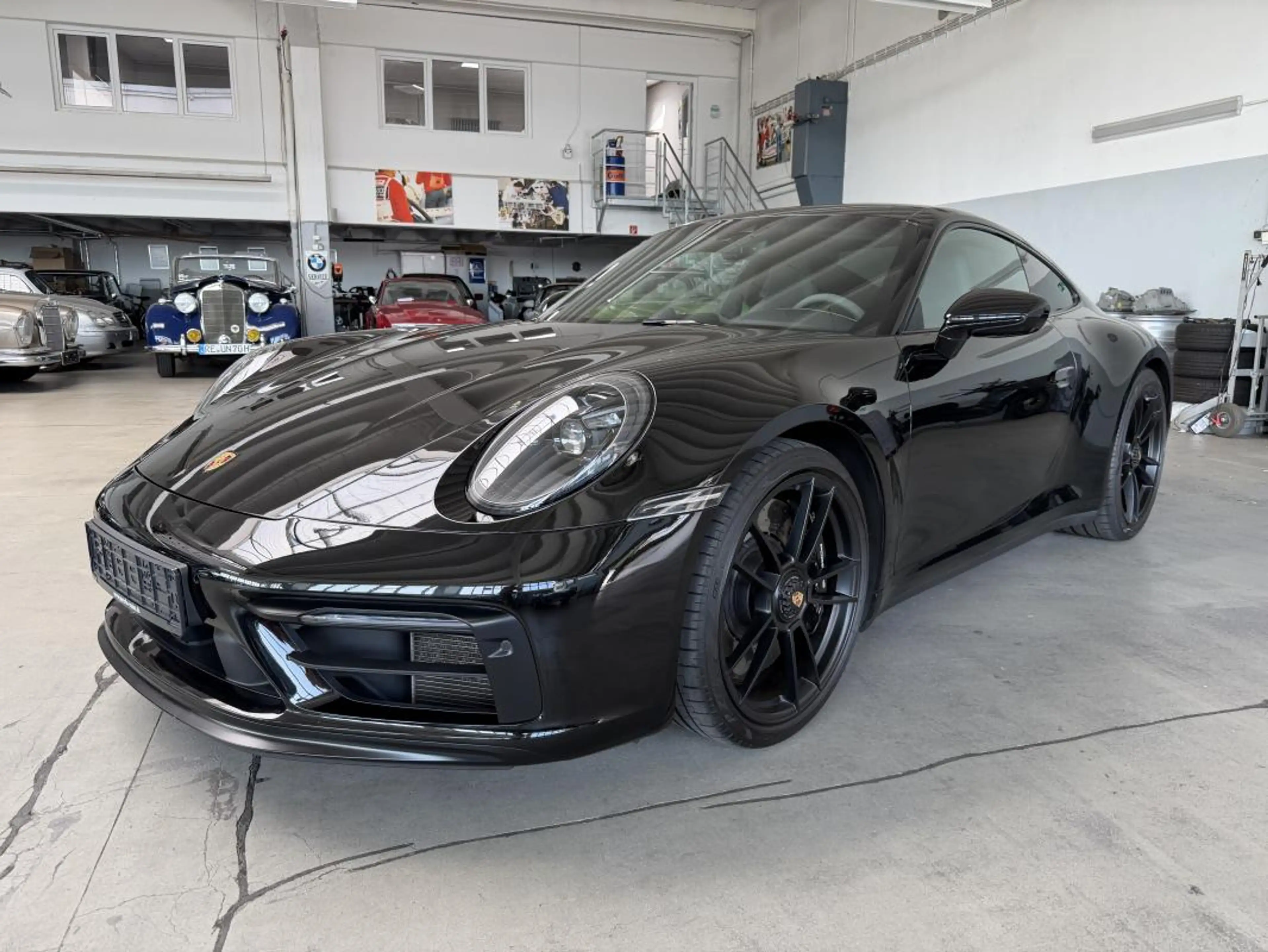 Porsche 911 Carrera 4 GTS — photo 2