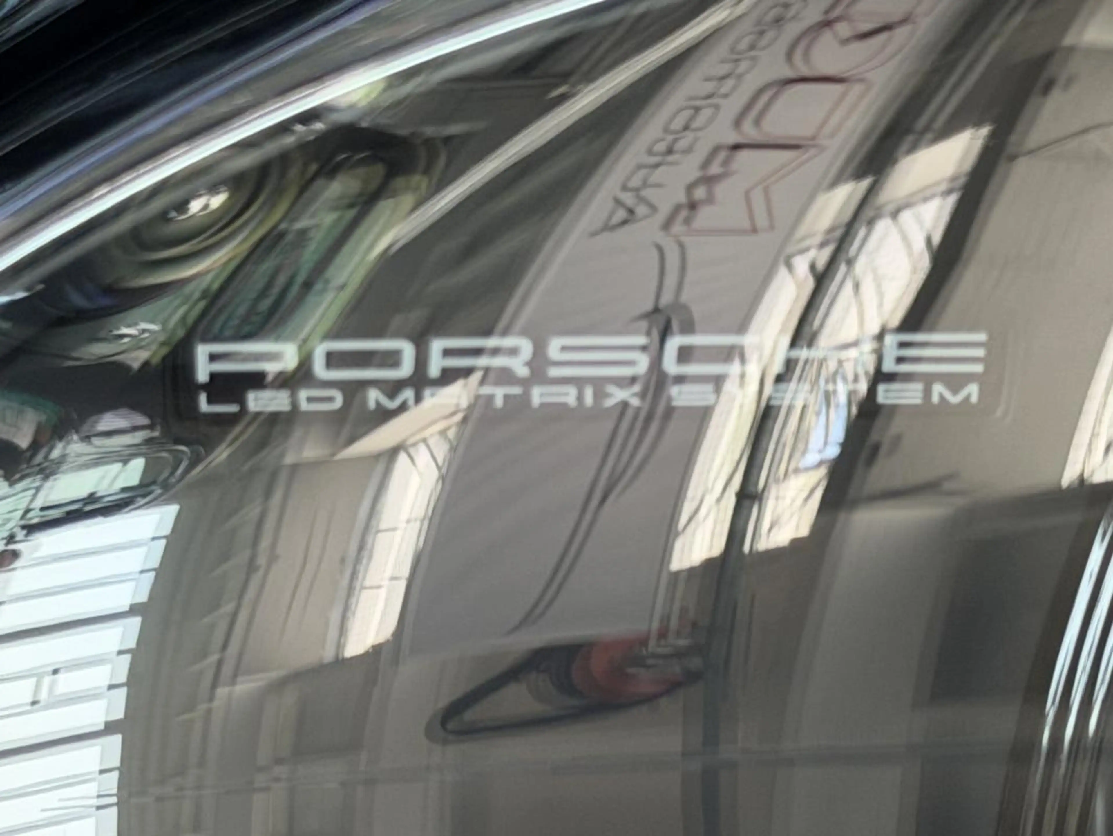 Porsche 911 Carrera 4 GTS — photo 28