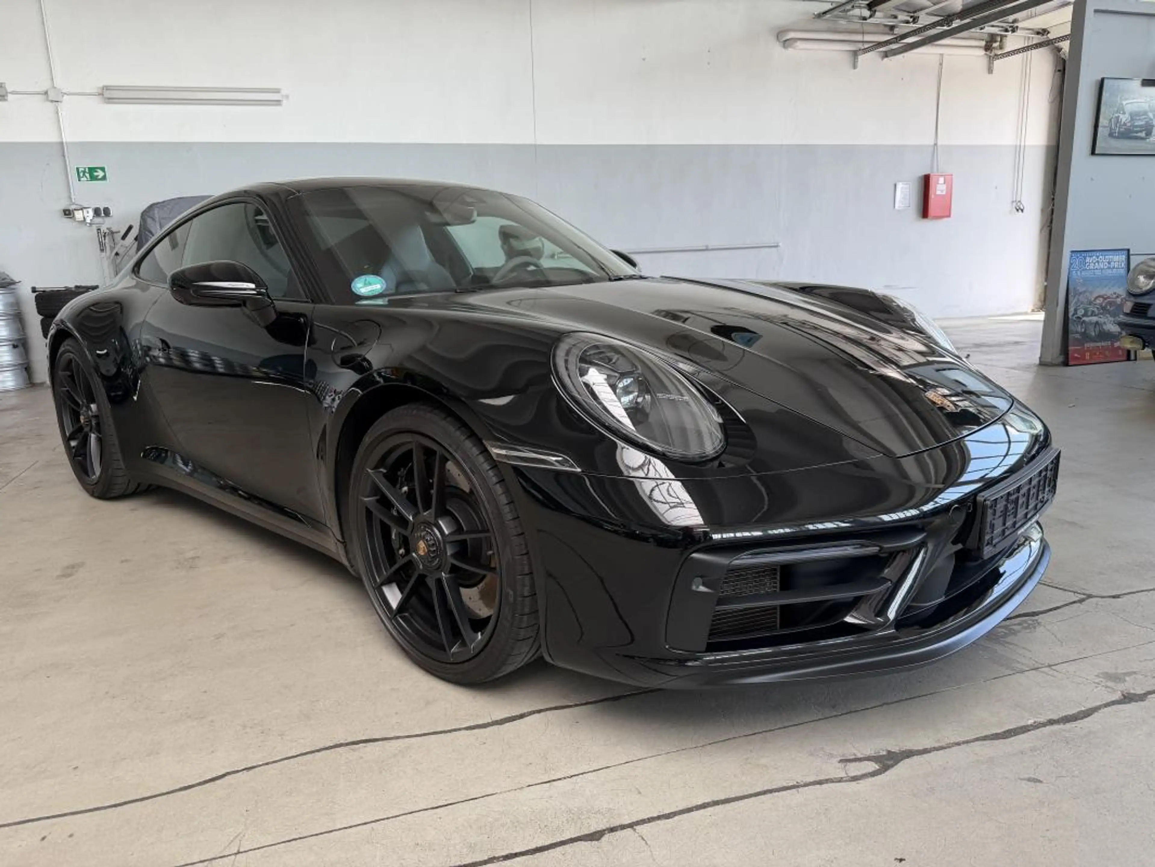 Porsche 911 Carrera 4 GTS