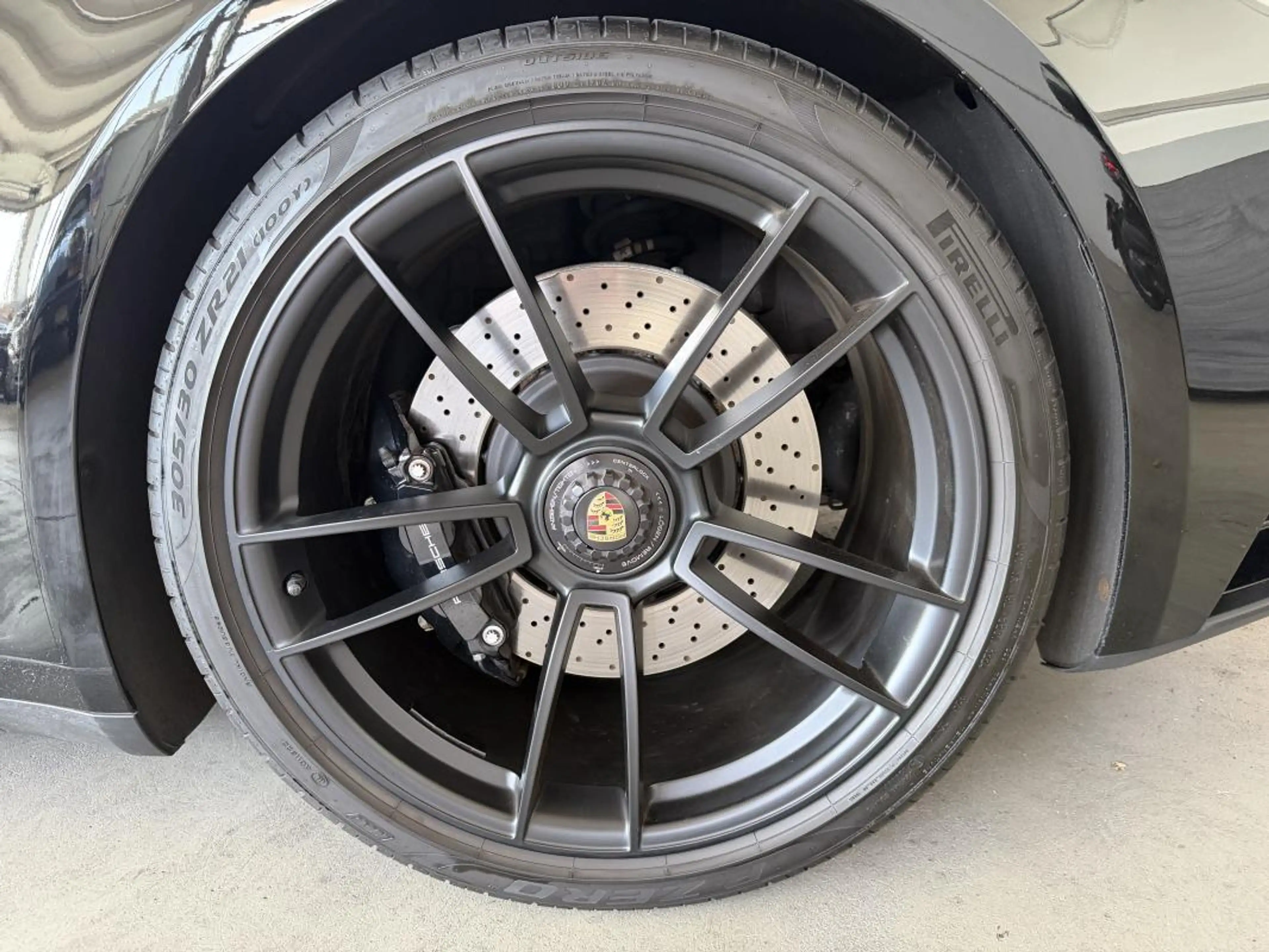 Porsche 911 Carrera 4 GTS — photo 31