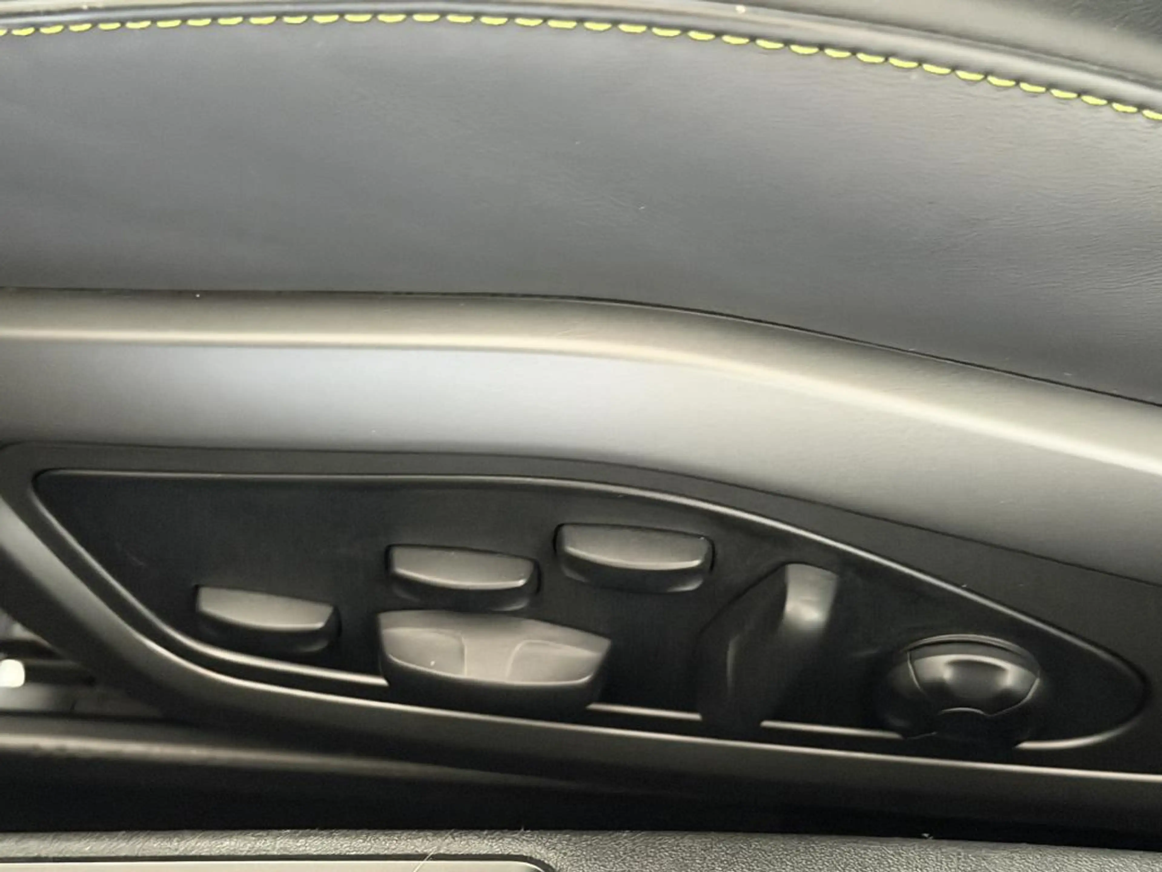 Porsche 911 Carrera 4 GTS — photo 15