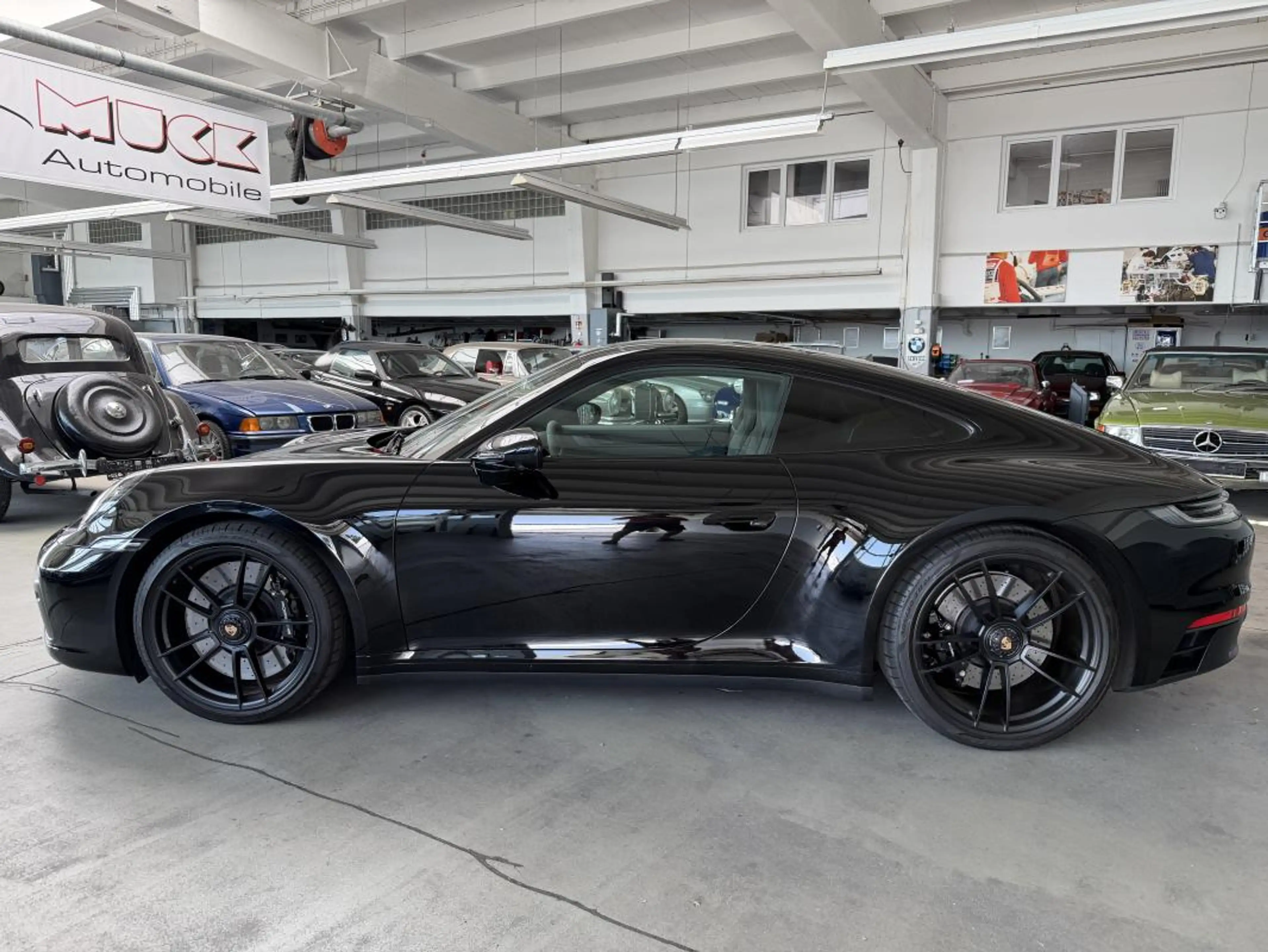 Porsche 911 Carrera 4 GTS — photo 3