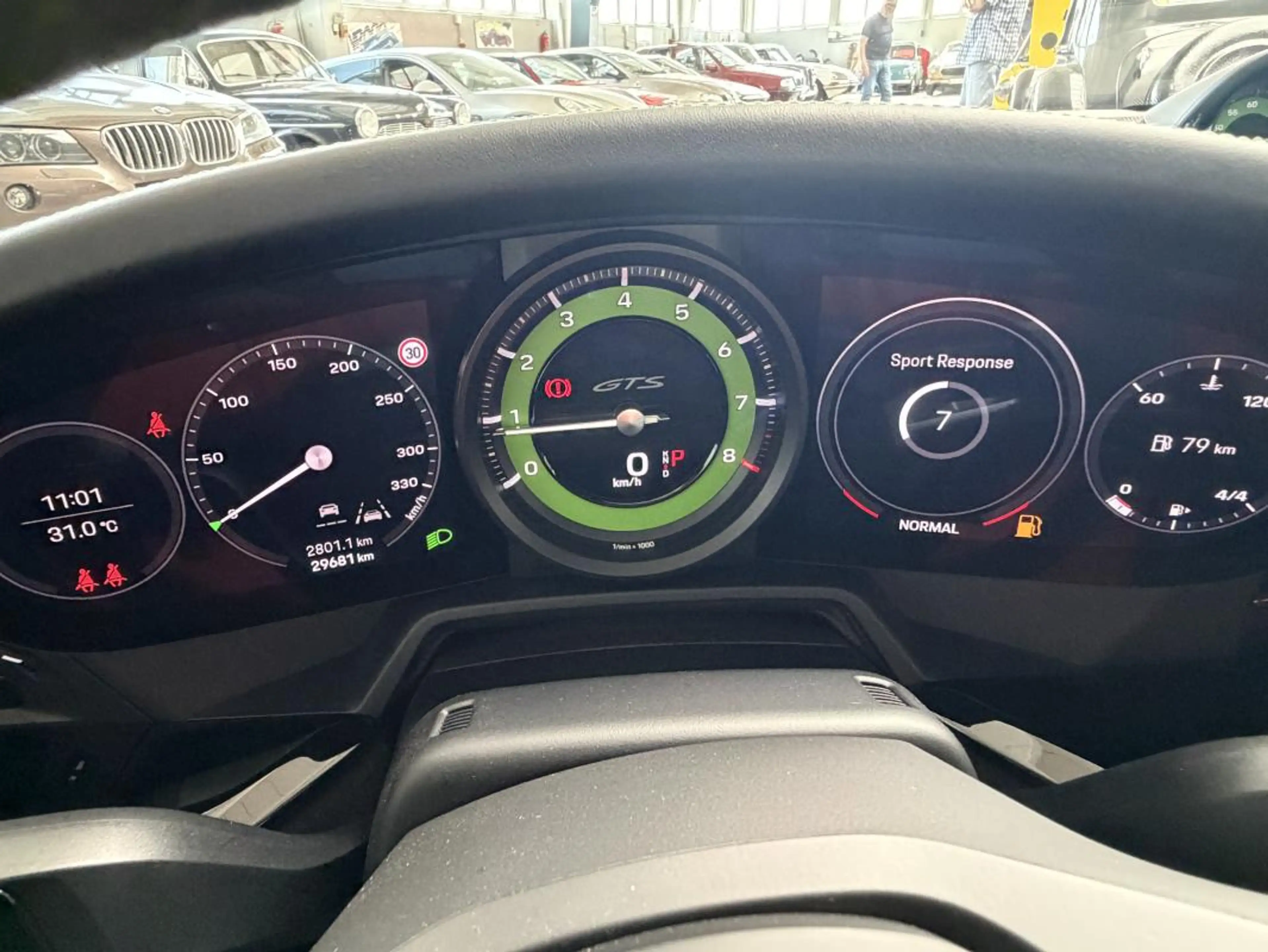 Porsche 911 Carrera 4 GTS — photo 19