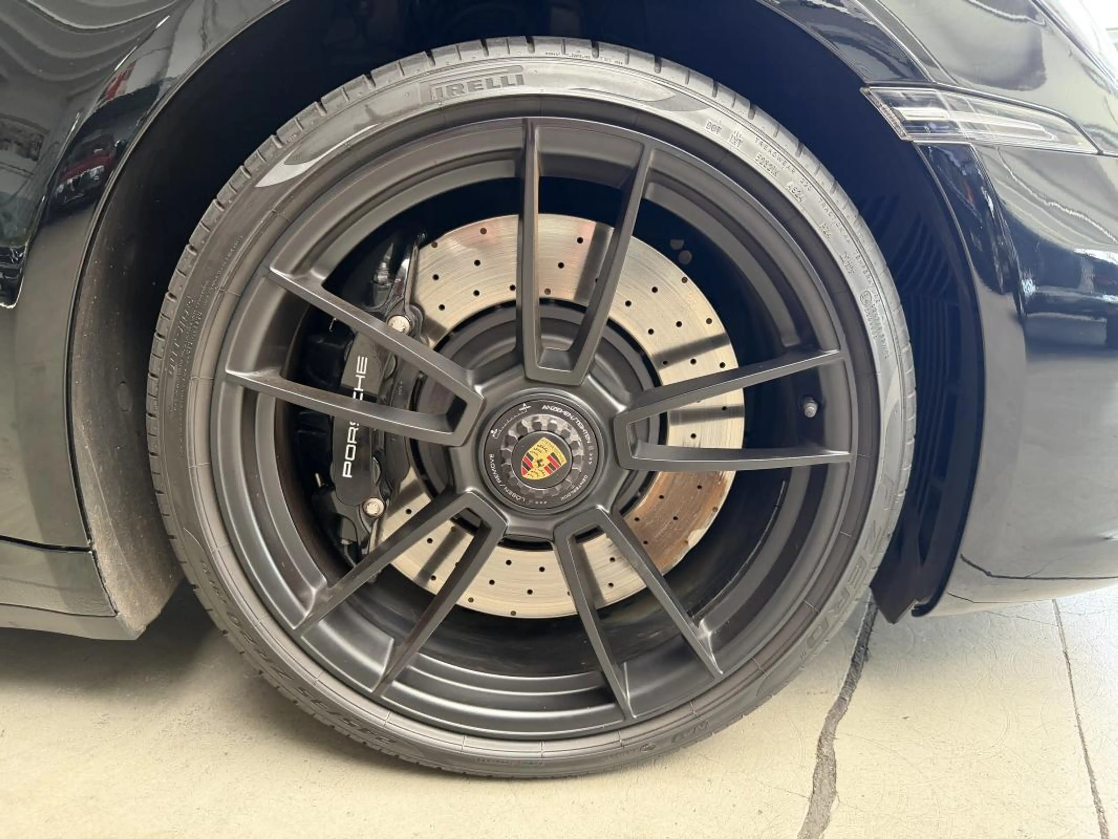 Porsche 911 Carrera 4 GTS — photo 29