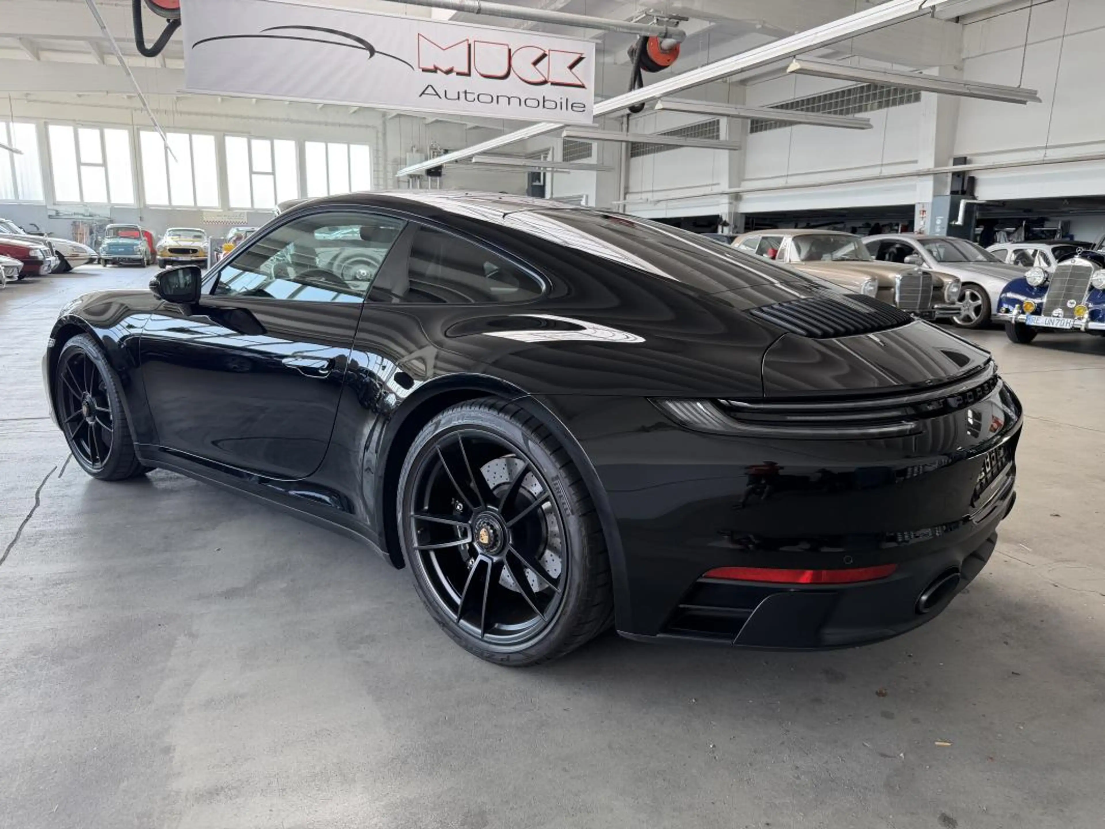 Porsche 911 Carrera 4 GTS — photo 4