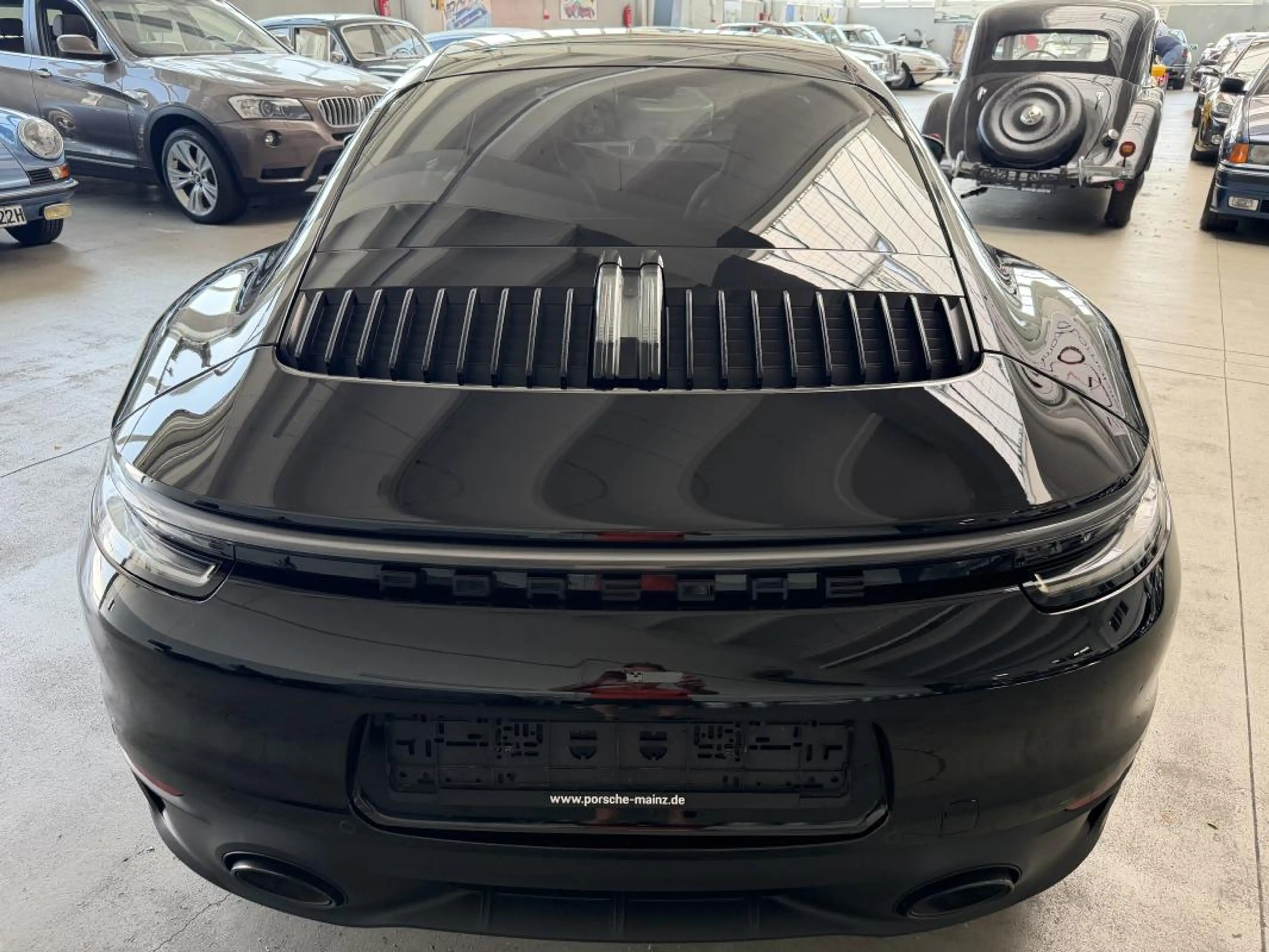Porsche 911 Carrera 4 GTS — photo 8