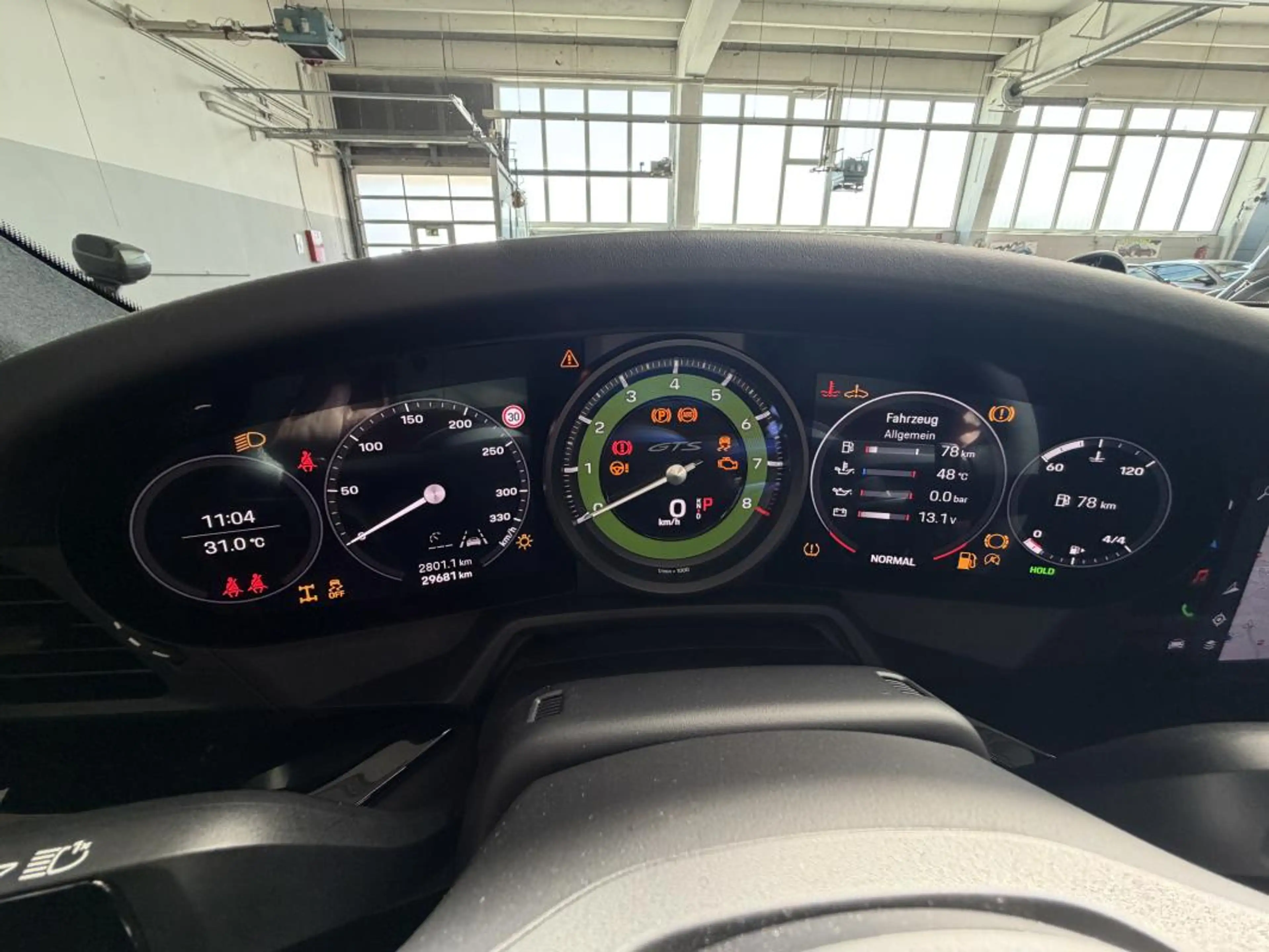 Porsche 911 Carrera 4 GTS — photo 23