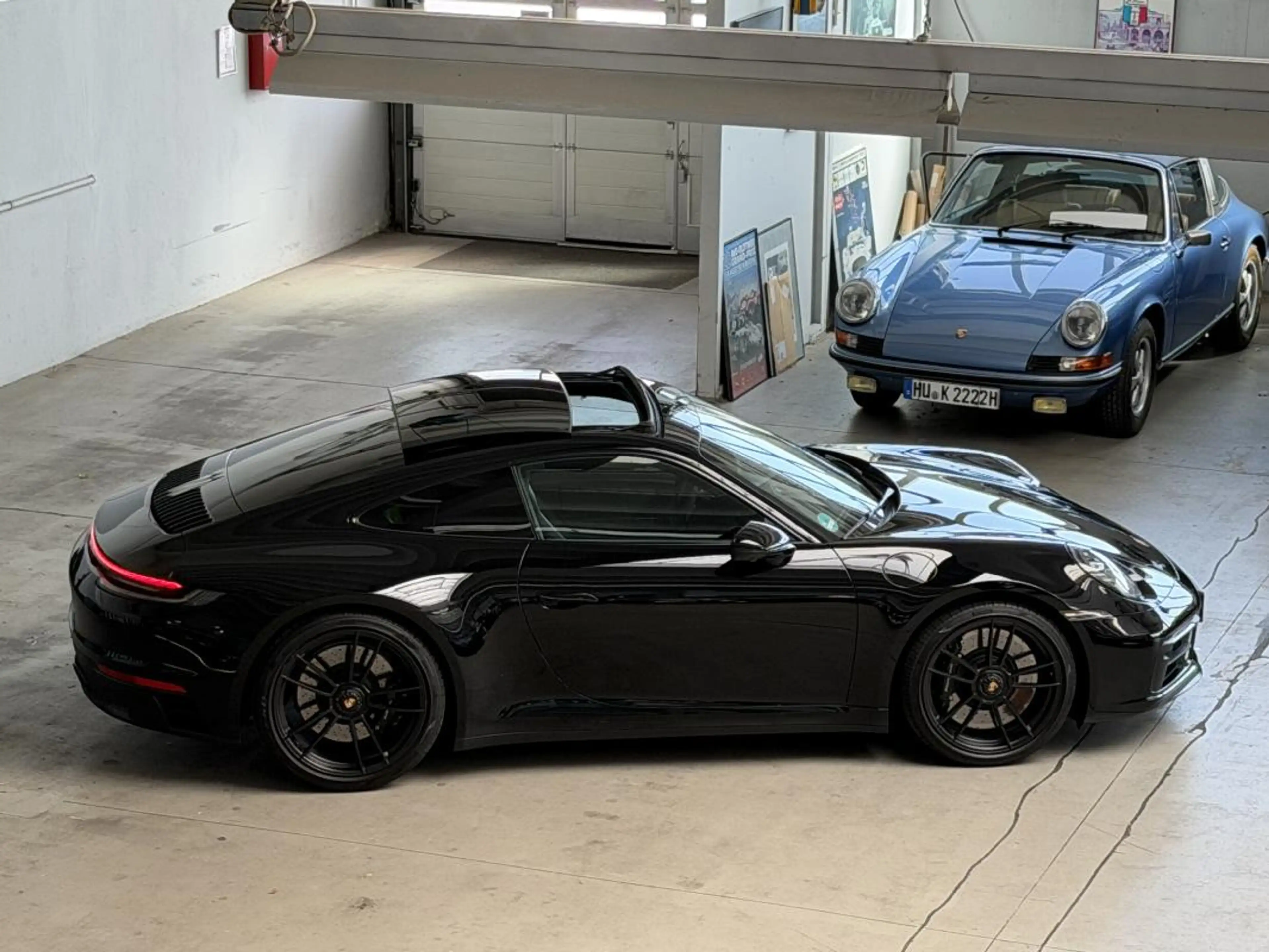 Porsche 911 Carrera 4 GTS — photo 9