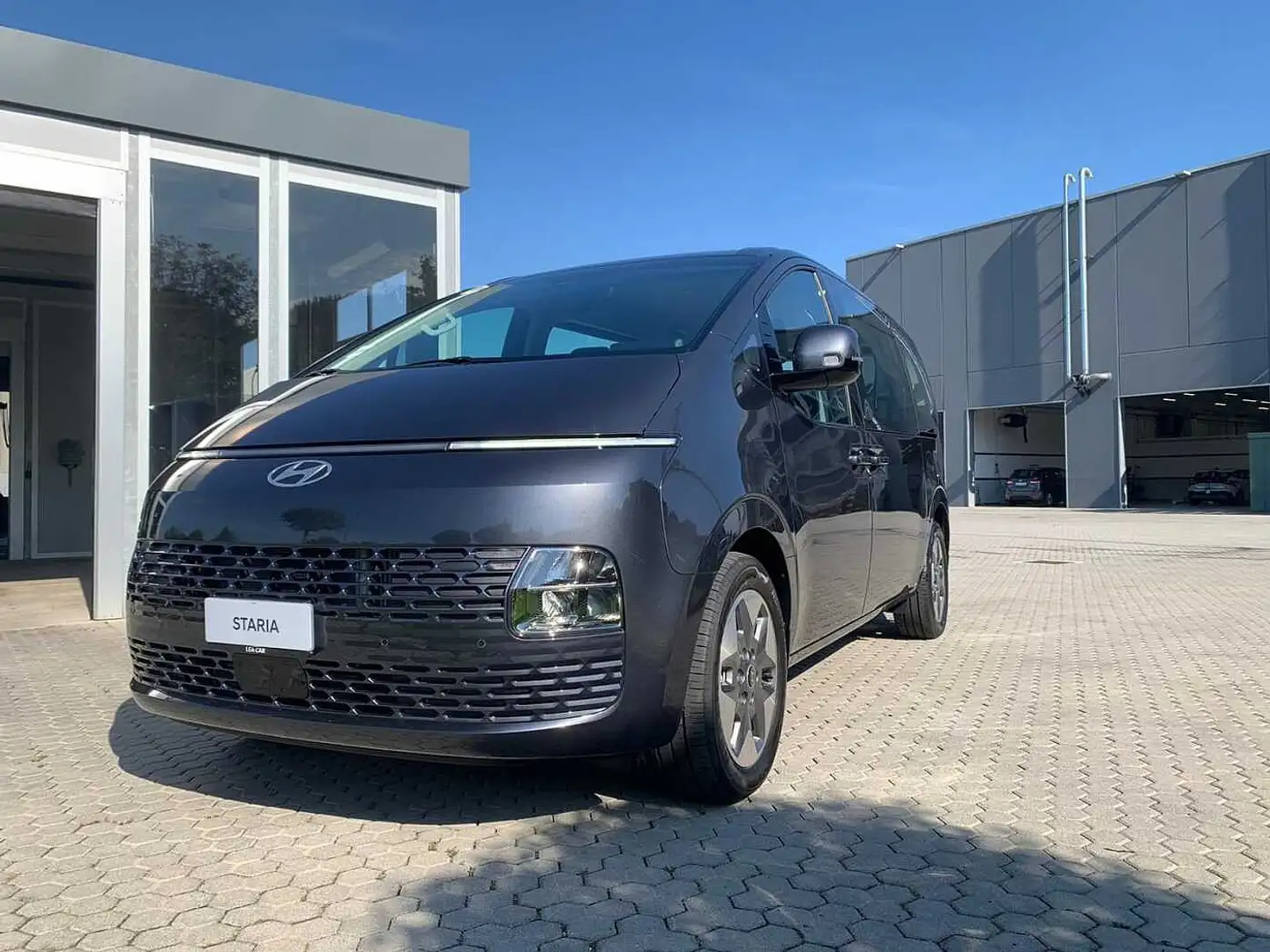 Hyundai STARIA 1.6 HEV AT 2WD 9 posti Wagon Grigio - 1