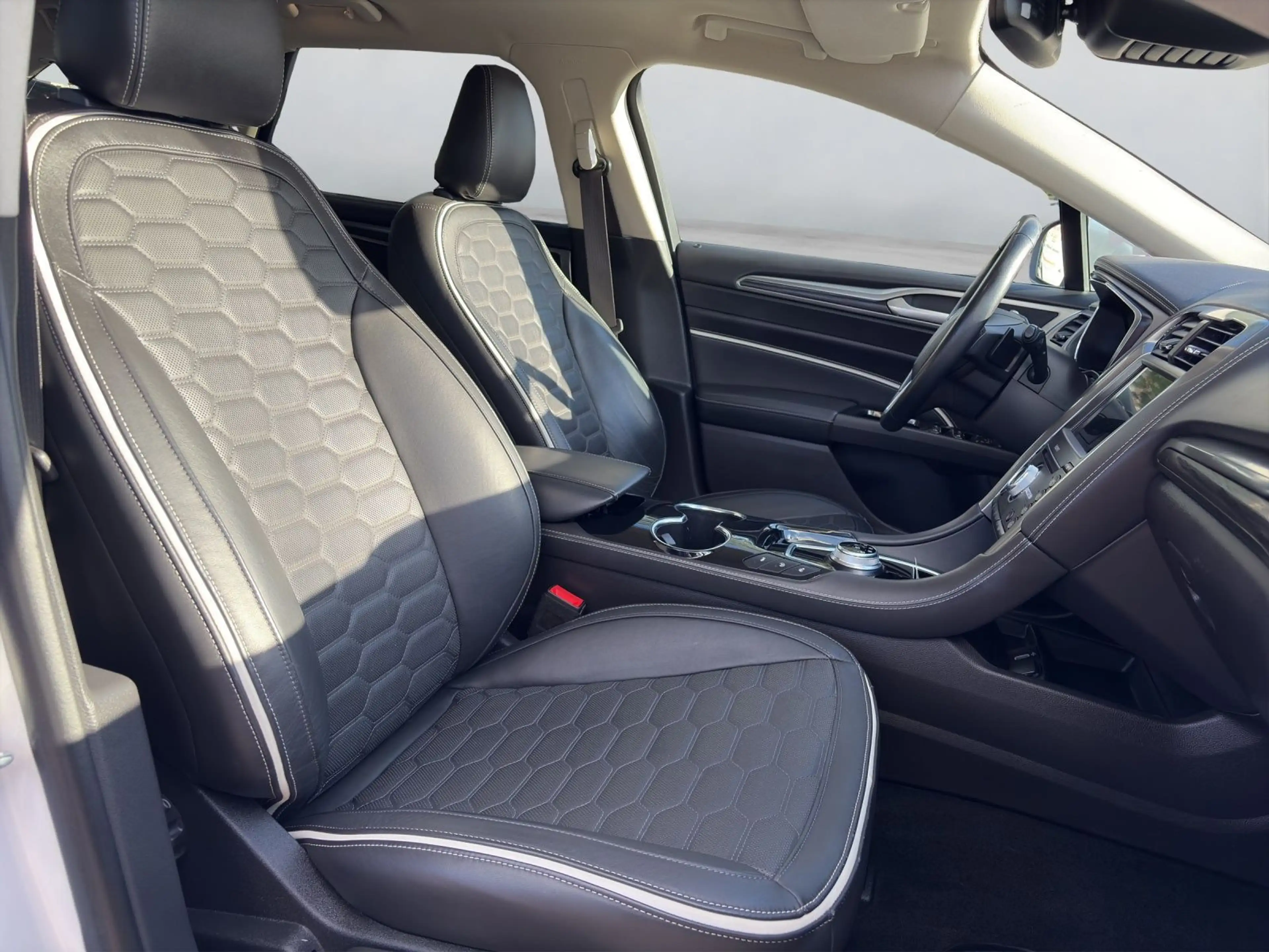 Ford Mondeo Turnier*AHK*Schiebedach*NAVI*SHZ — photo 9