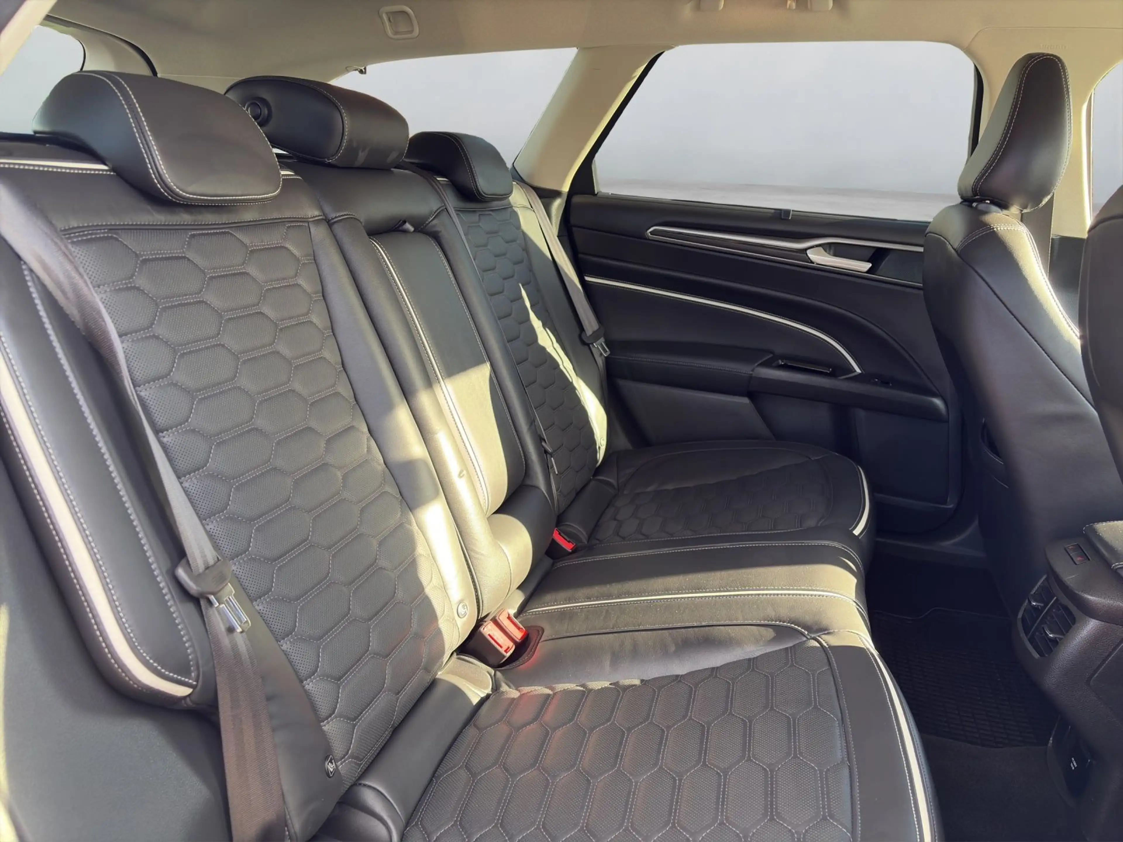 Ford Mondeo Turnier*AHK*Schiebedach*NAVI*SHZ — photo 8