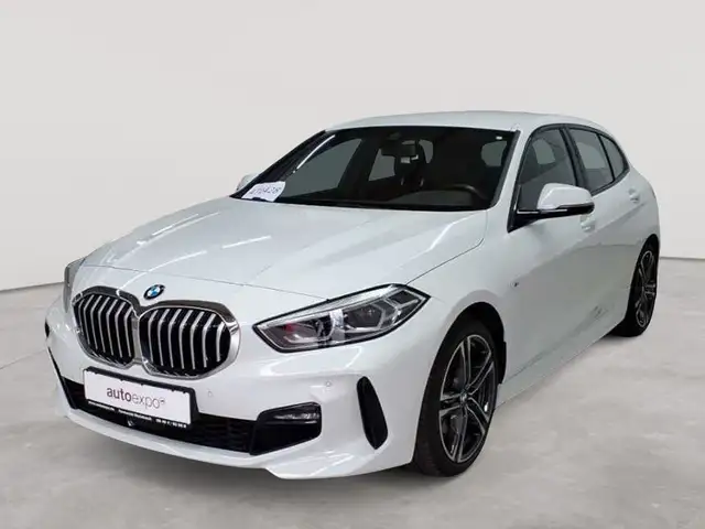 BMW 1 Series view 2