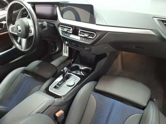 BMW 1 Series view 9