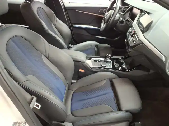 BMW 1 Series view 8