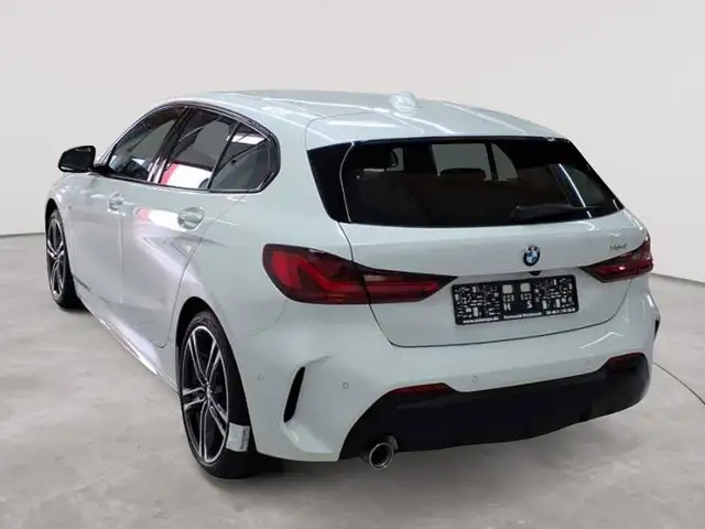 BMW 1 Series view 5