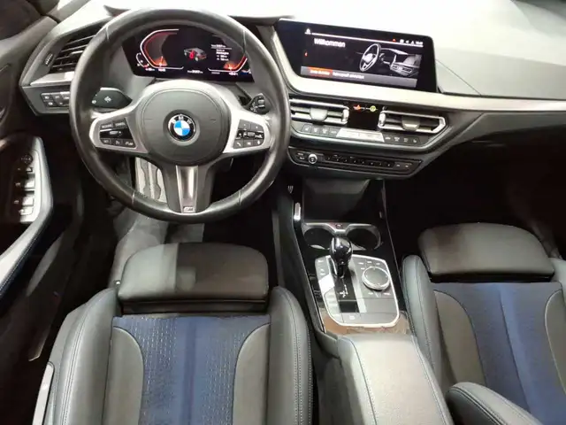 BMW 1 Series view 10