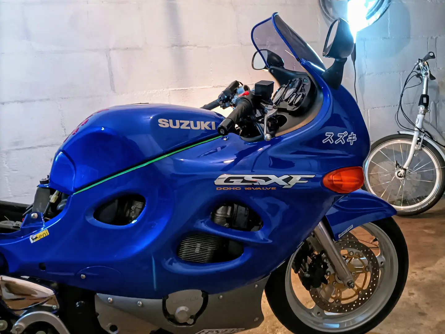 Suzuki GSX 600 F Mavi - 2