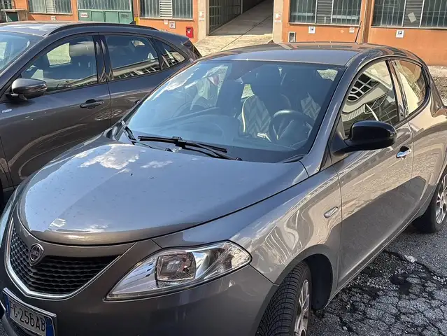 Lancia Ypsilon view 2