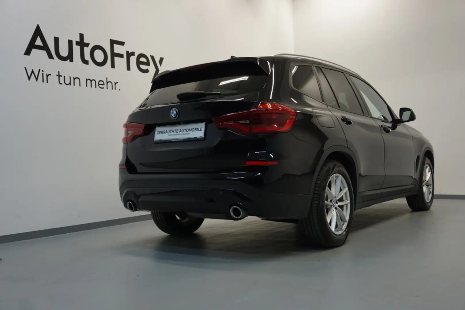BMW X3 xDrive20d Schwarz - 2