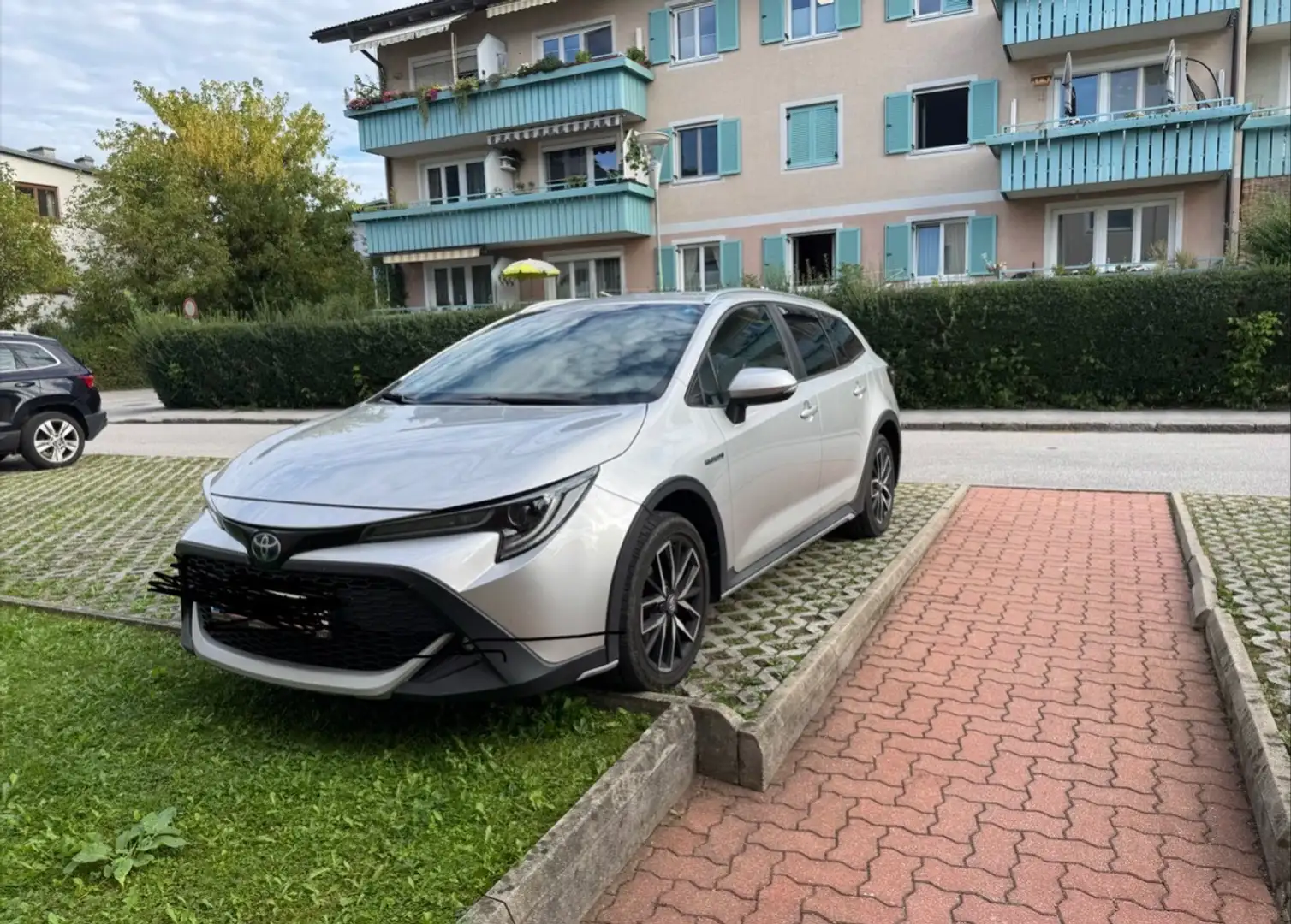 Toyota Corolla Corolla Kombi 1,8 Hybrid Trek Trek Silber - 1