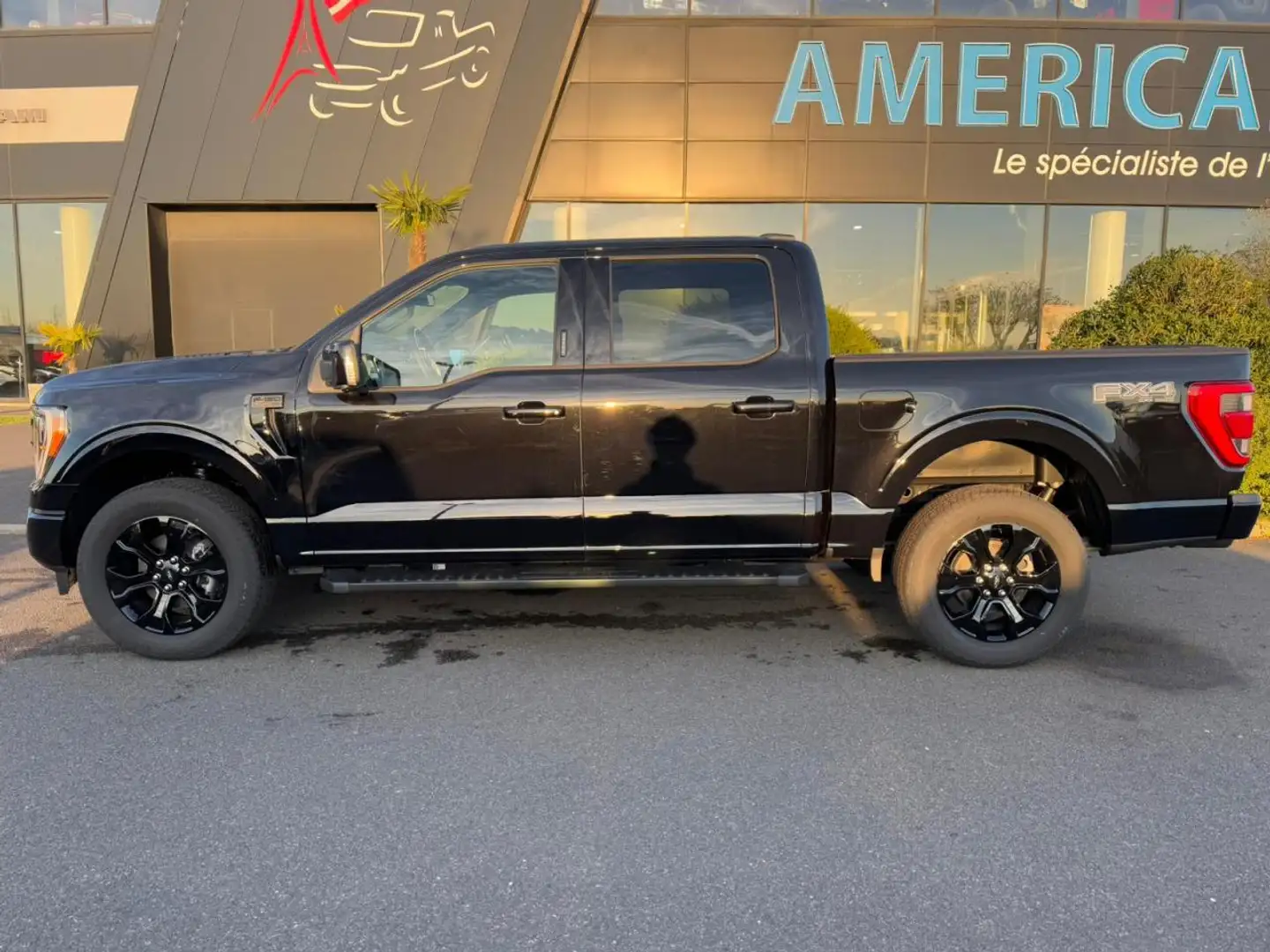 Ford F 150 Supercrew LARIAT Black Package V8 5.0L FLEXFUEL Noir - 2