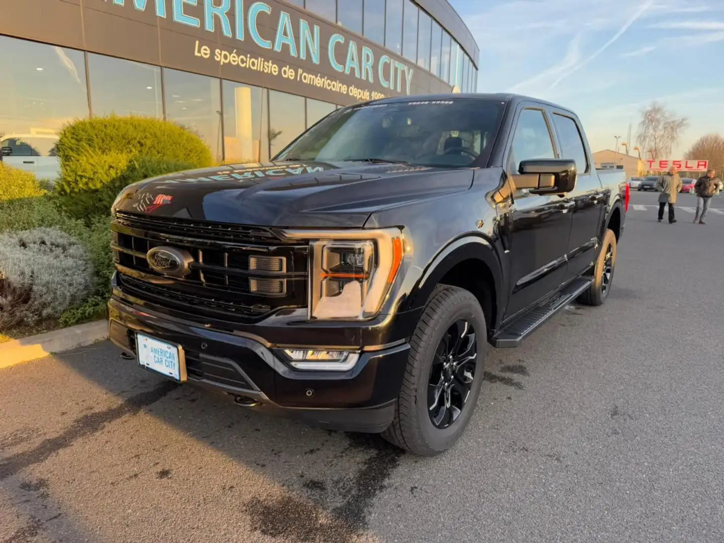 Ford F 150 Supercrew LARIAT Black Package V8 5.0L FLEXFUEL Noir - 1