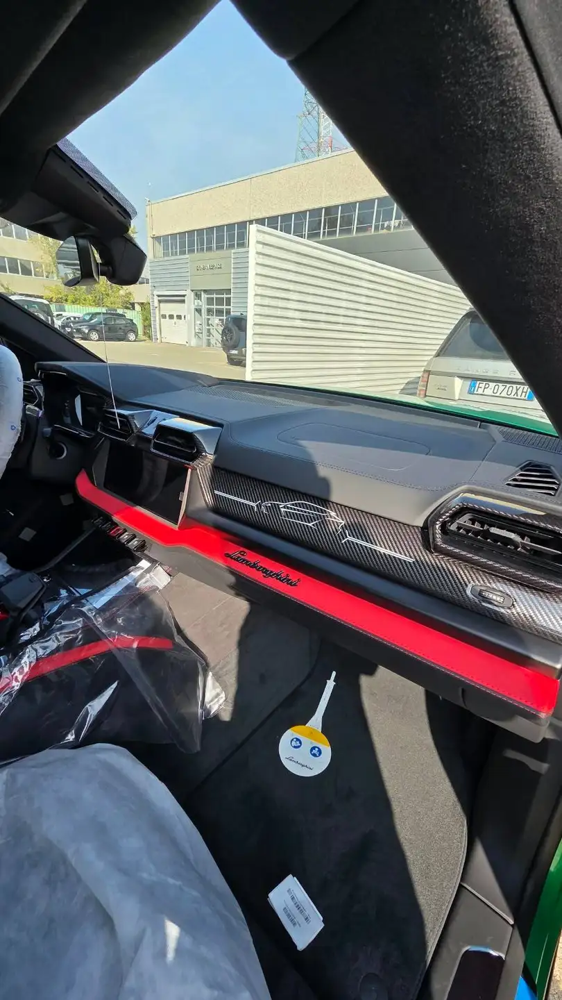 람보르기니 우루스 4.0 V8 Biturbo Plug-in Hybrid 2026 초록 사진 5