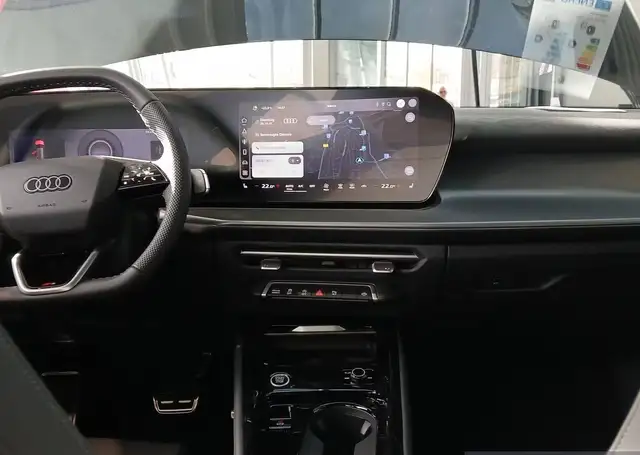 Audi Q3 view 9
